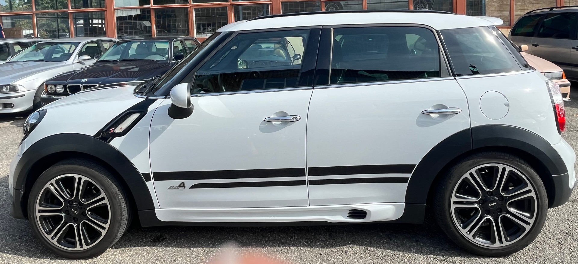 MINI Countryman Cooper SD ALL4-image-7
