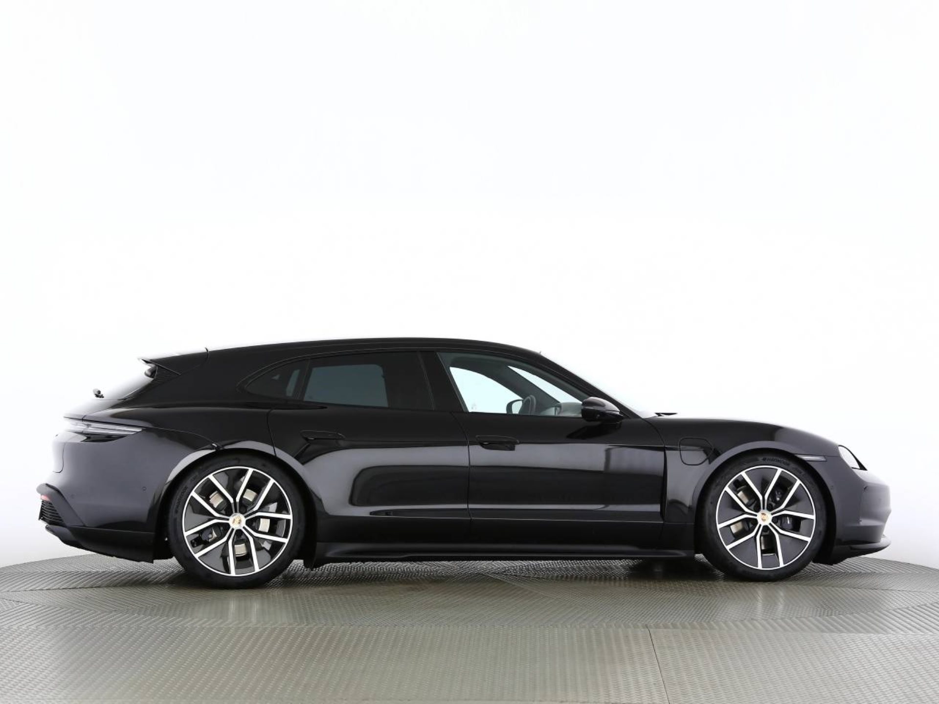 PORSCHE Taycan Sport Turismo Black Edition-image-22