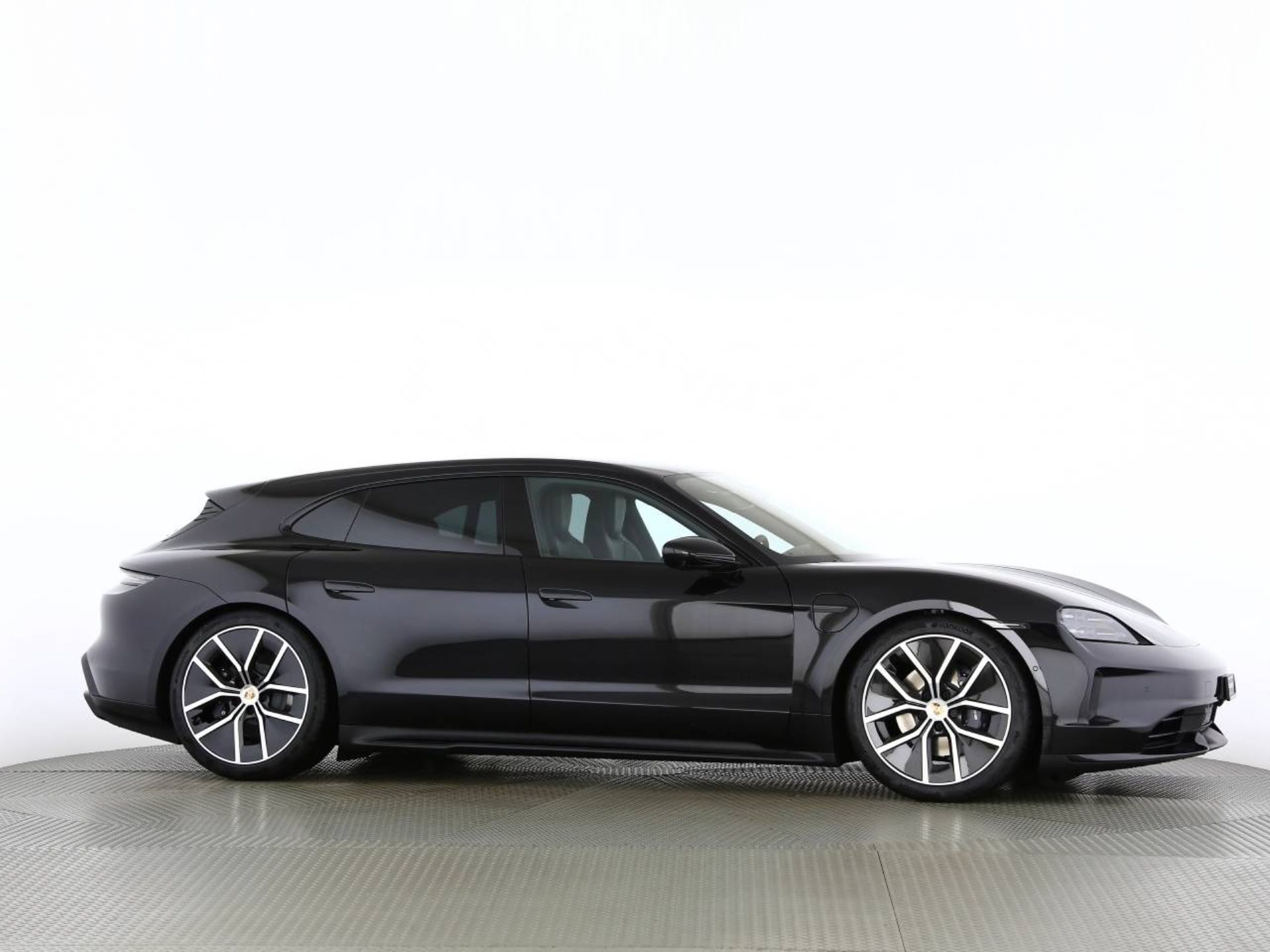 PORSCHE Taycan Sport Turismo Black Edition-image-24