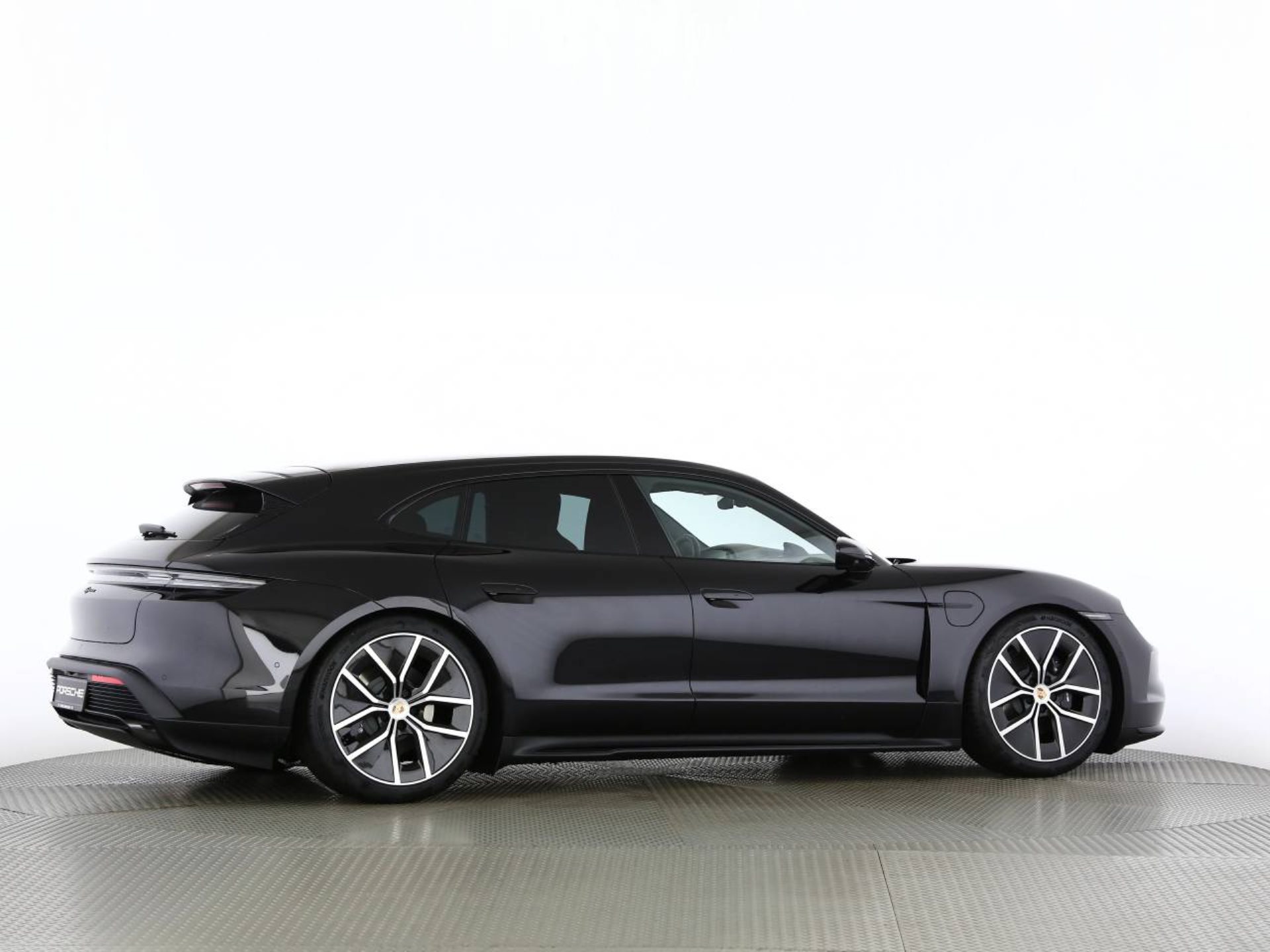 PORSCHE Taycan Sport Turismo Black Edition-image-21
