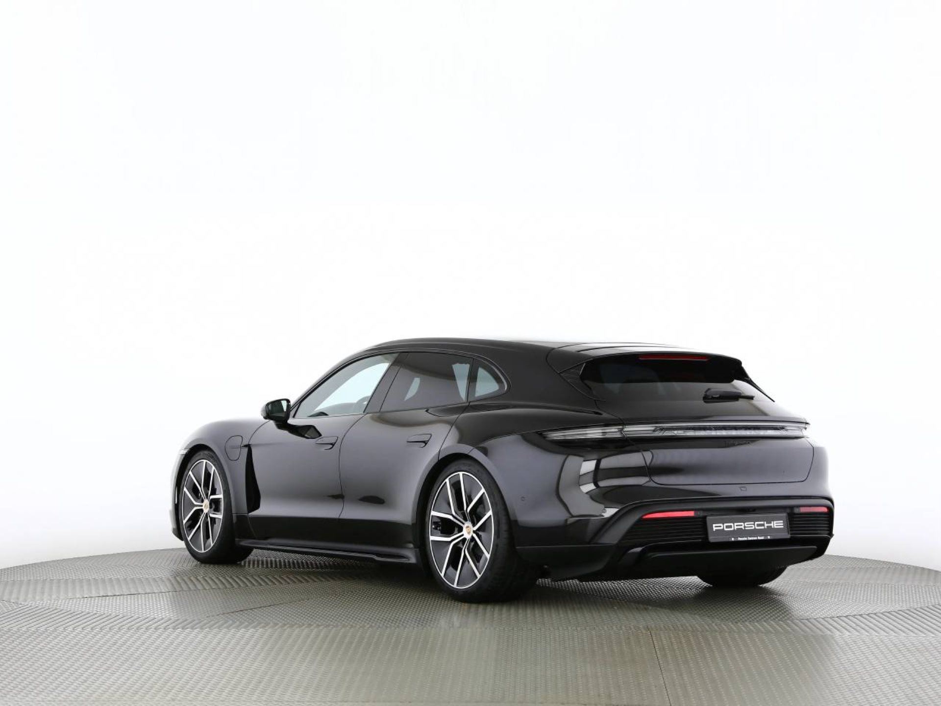 PORSCHE Taycan Sport Turismo Black Edition-image-15
