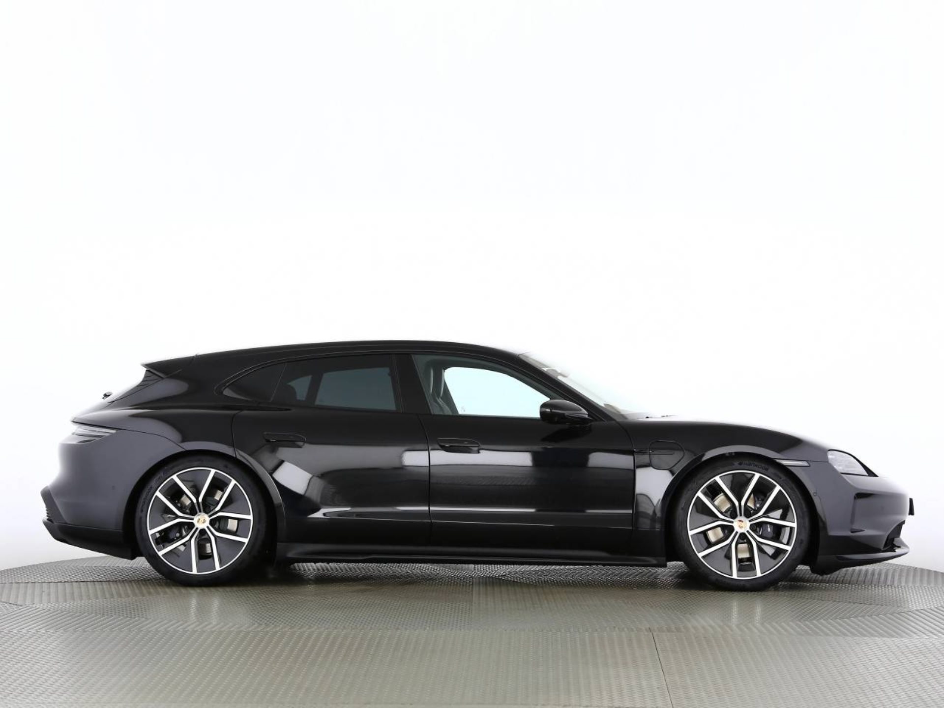 PORSCHE Taycan Sport Turismo Black Edition-image-23