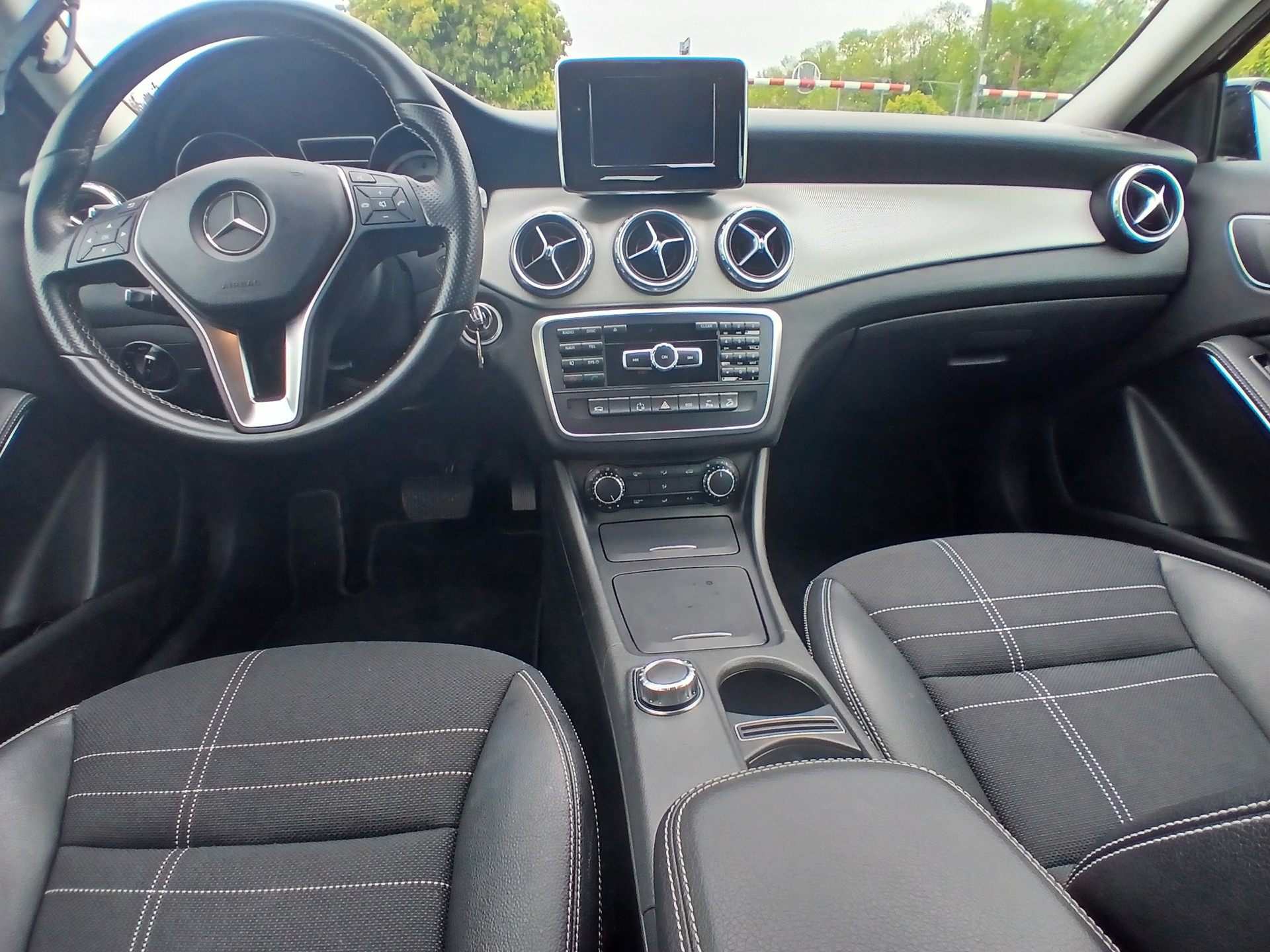 MERCEDES-BENZ GLA 200 CDI Urban 4m-image-12