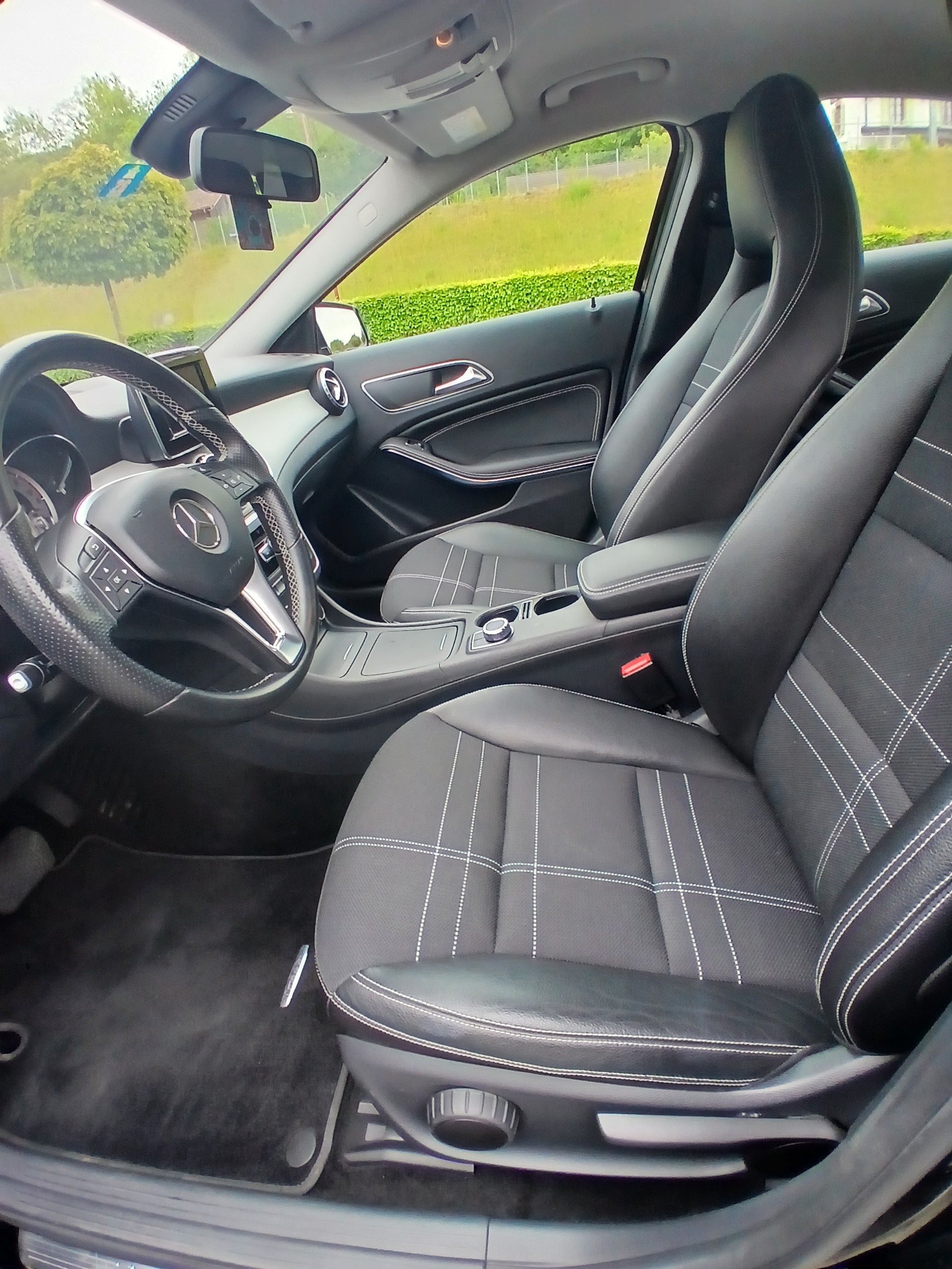 MERCEDES-BENZ GLA 200 CDI Urban 4m-image-9