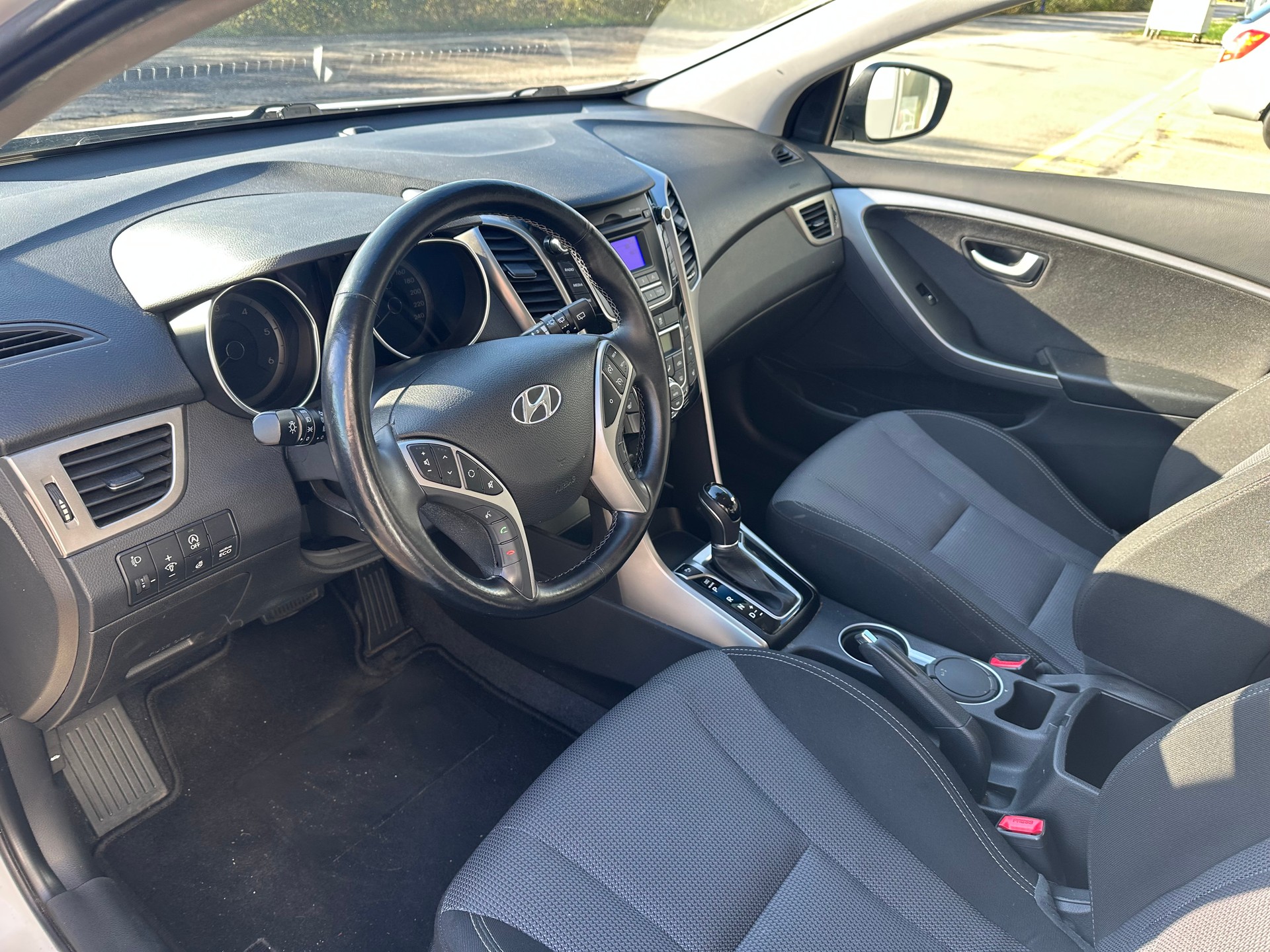 HYUNDAI i30 Wagon 1.6 CRDi Vertex Automatic DCT-image-8