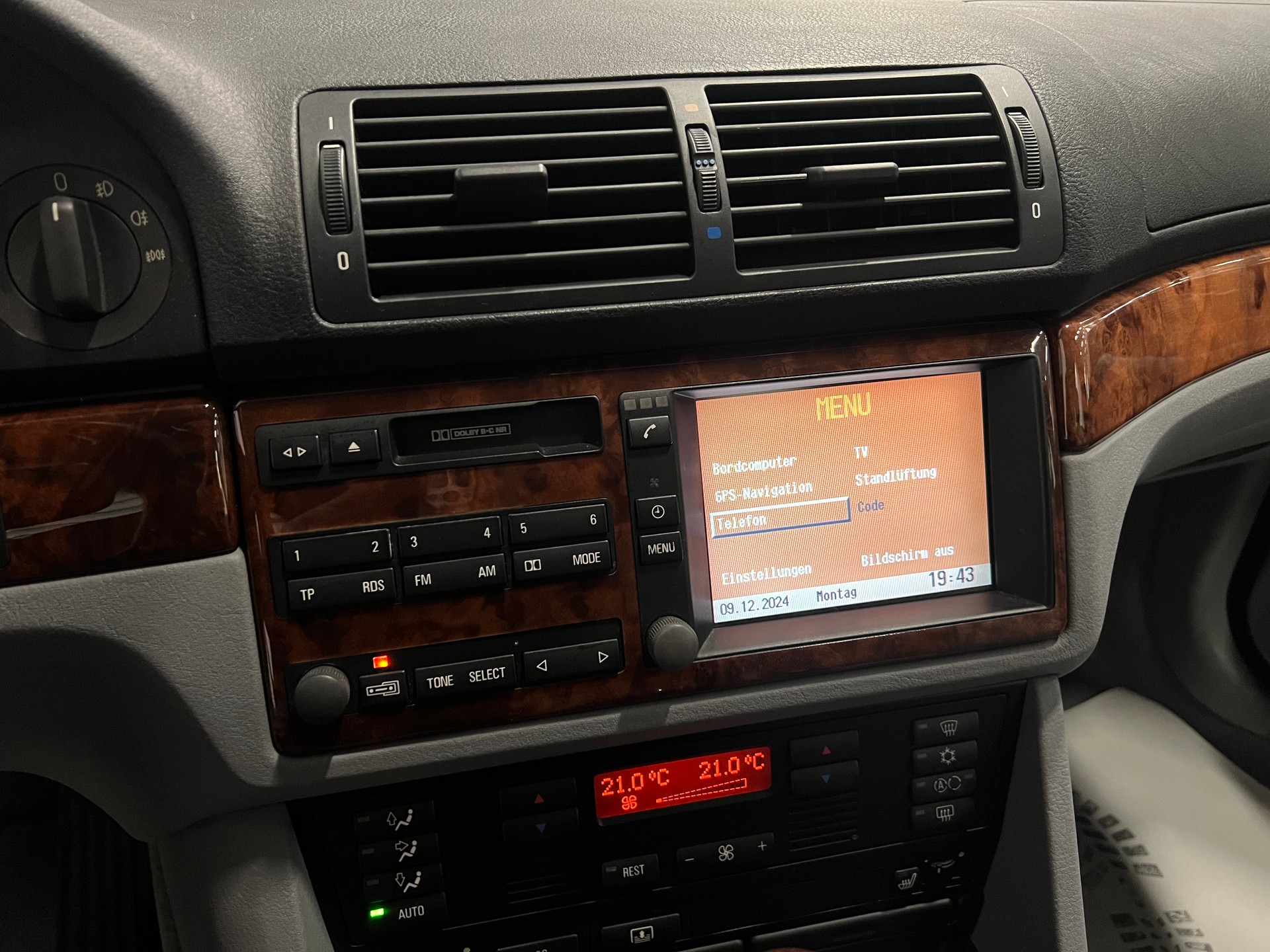BMW 540i-image-25