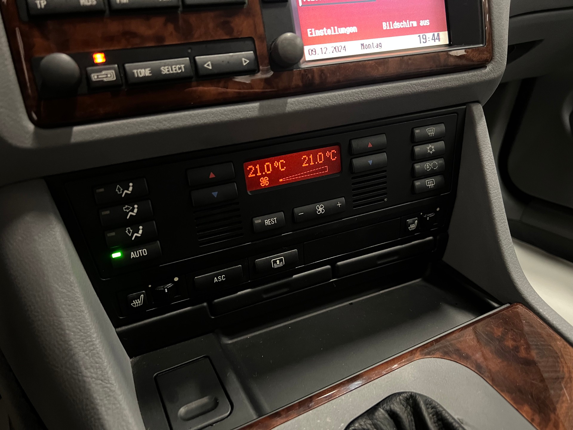 BMW 540i-image-26