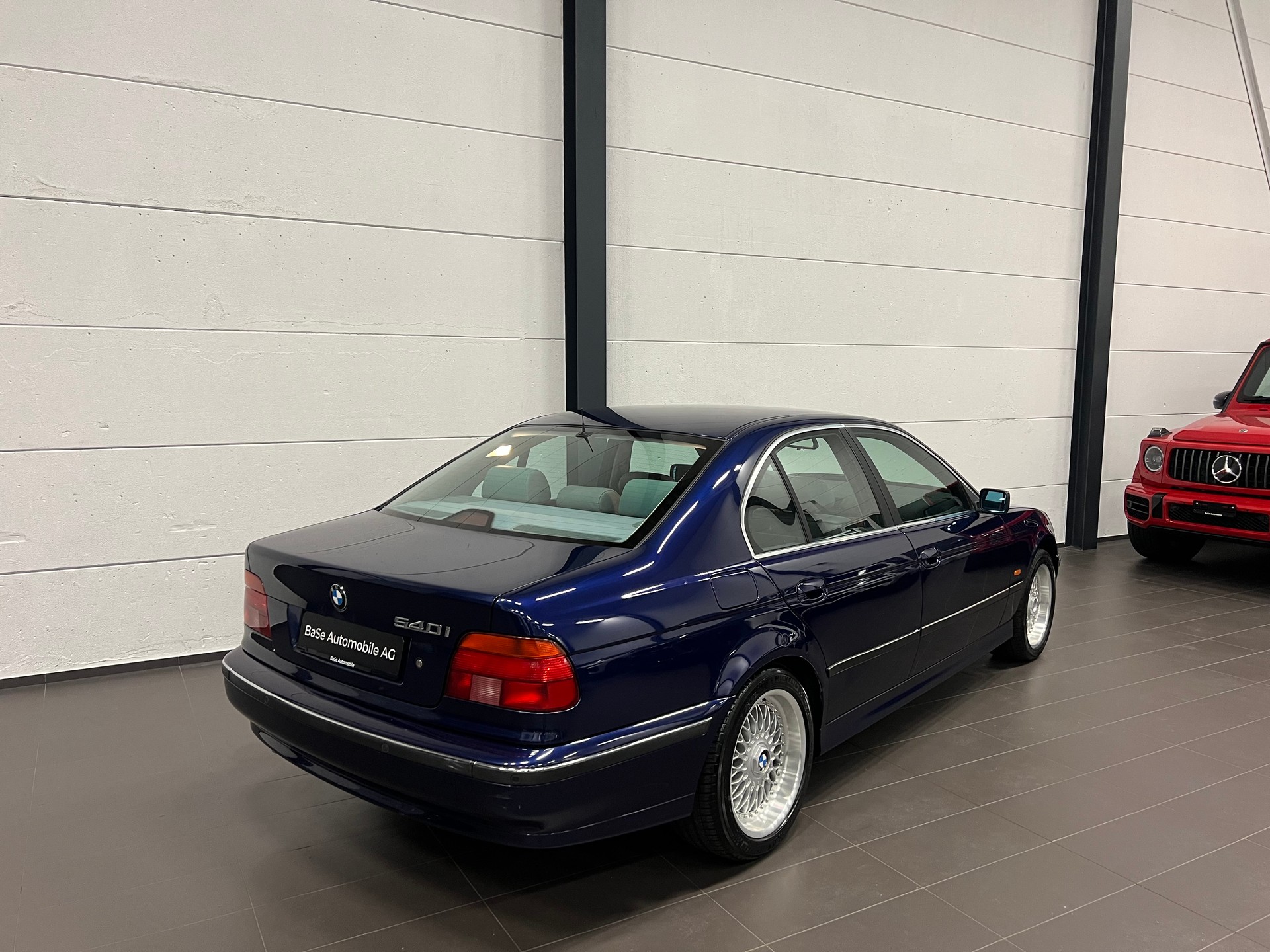 BMW 540i-image-11
