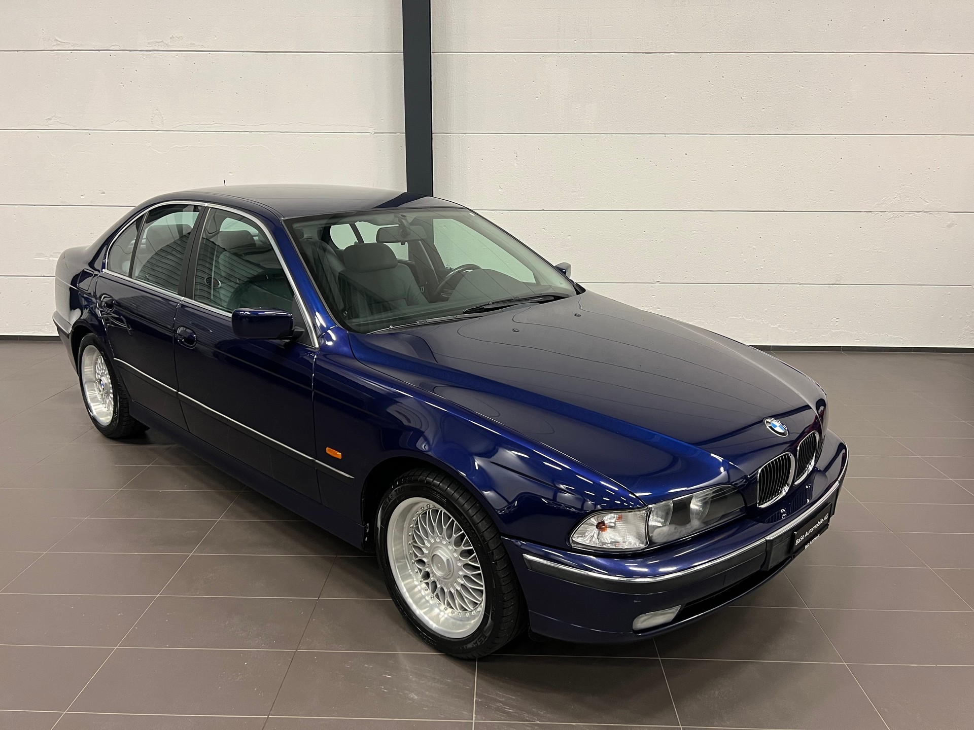 BMW 540i-image-3