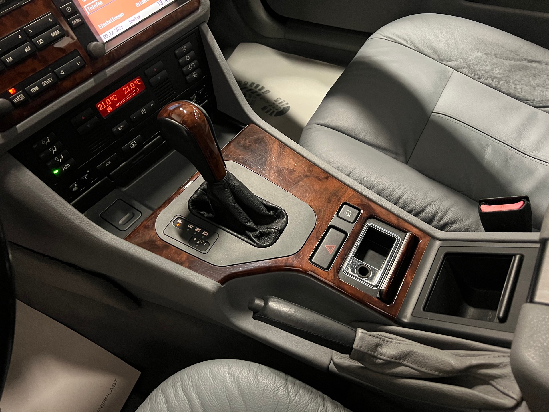 BMW 540i-image-27