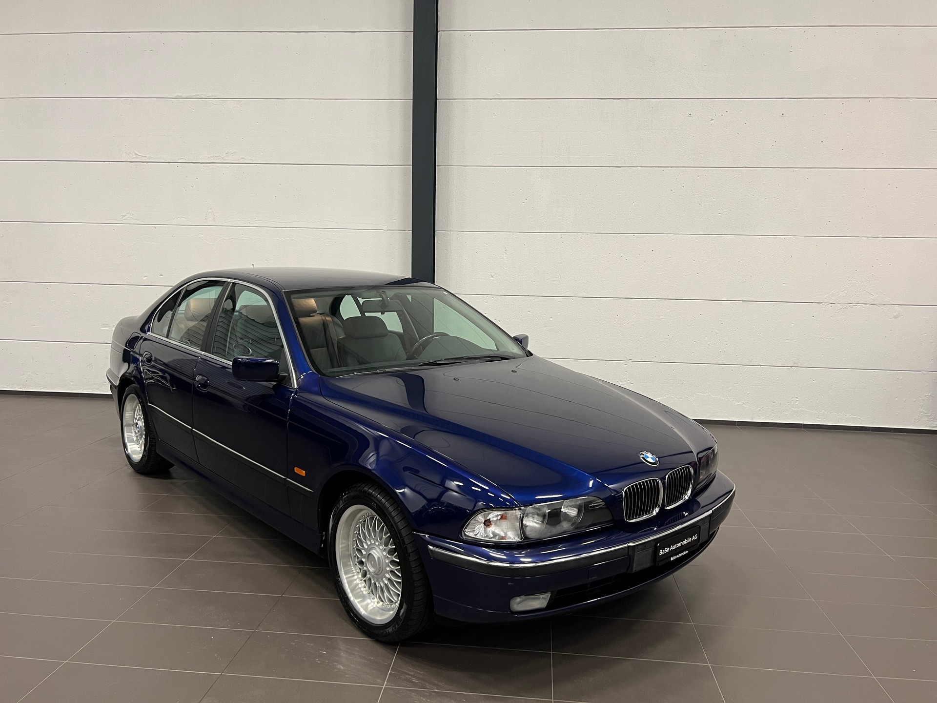 BMW 540i-image-1