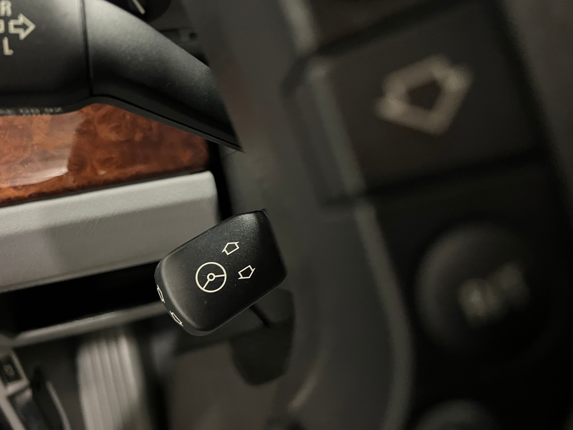 BMW 540i-image-30