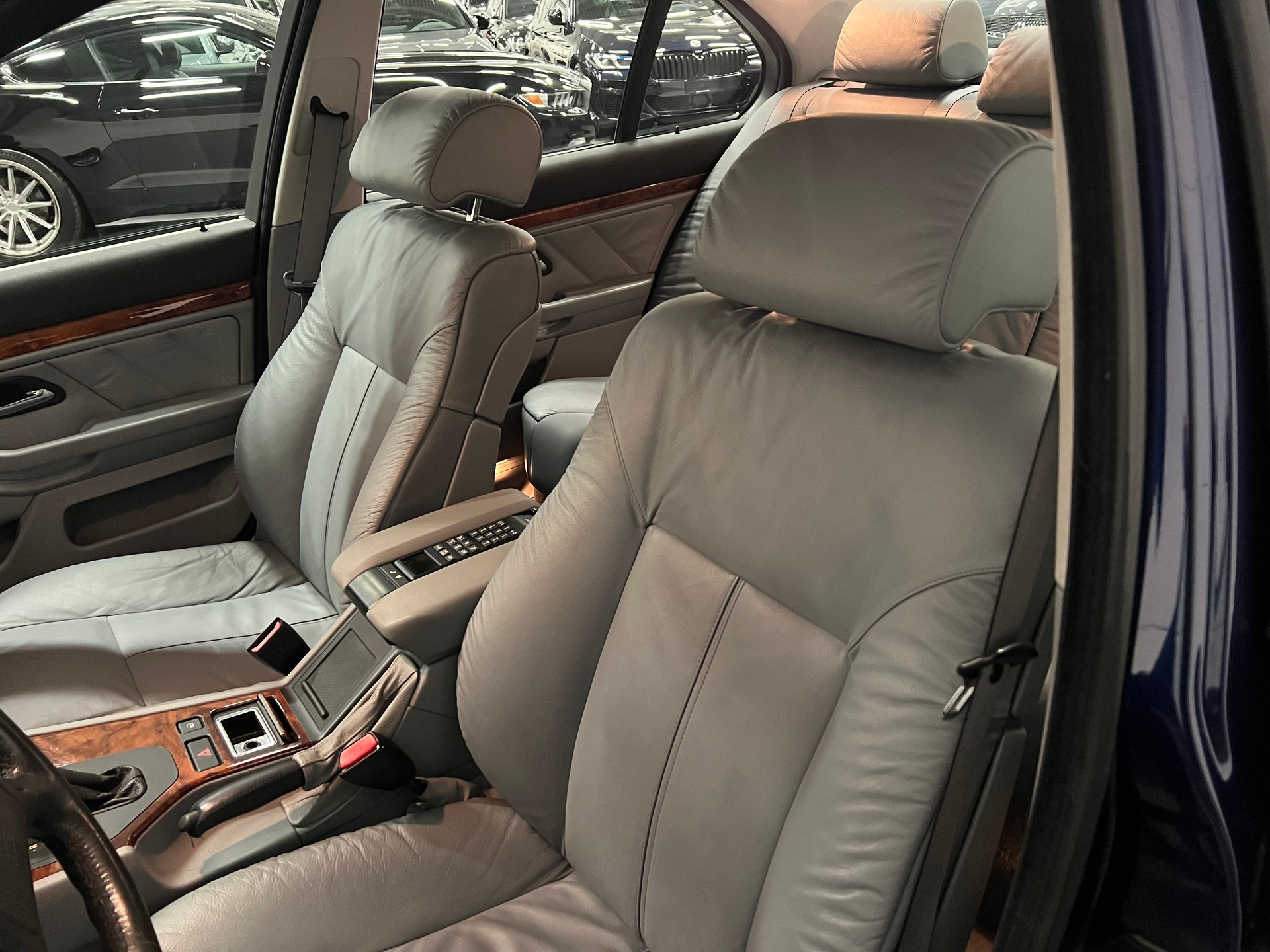 BMW 540i-image-17