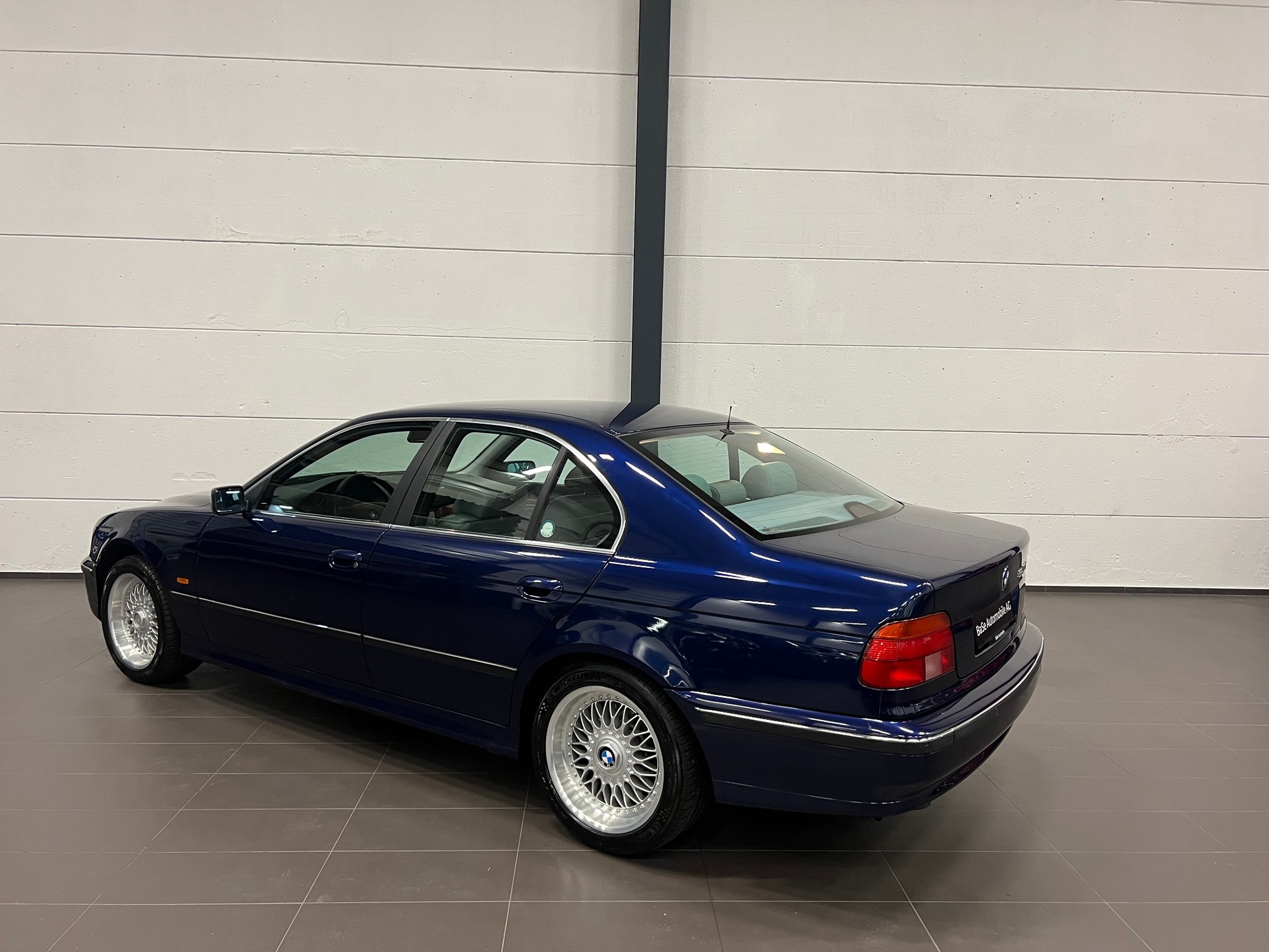 BMW 540i-image-10