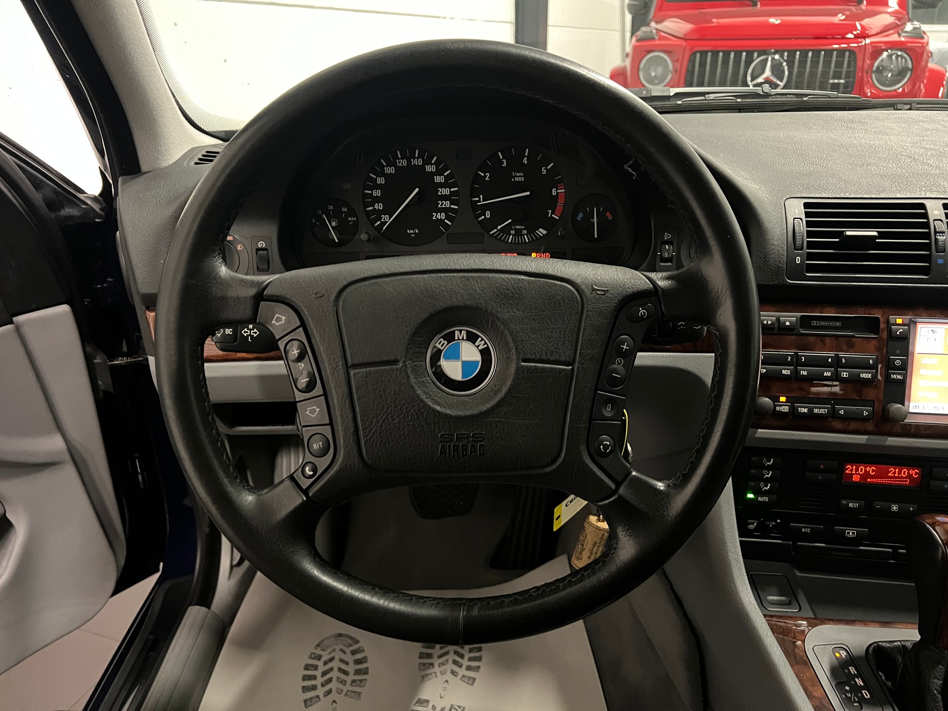 BMW 540i-image-24