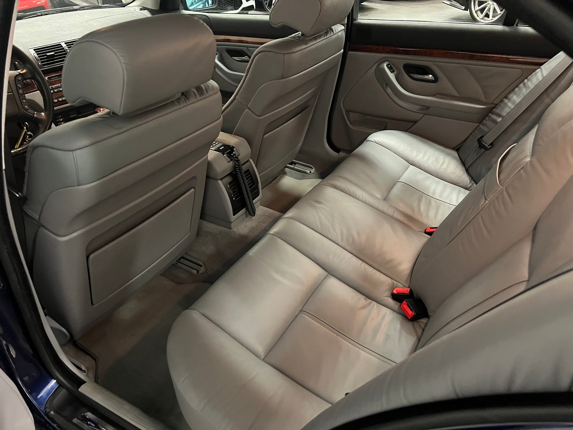 BMW 540i-image-21