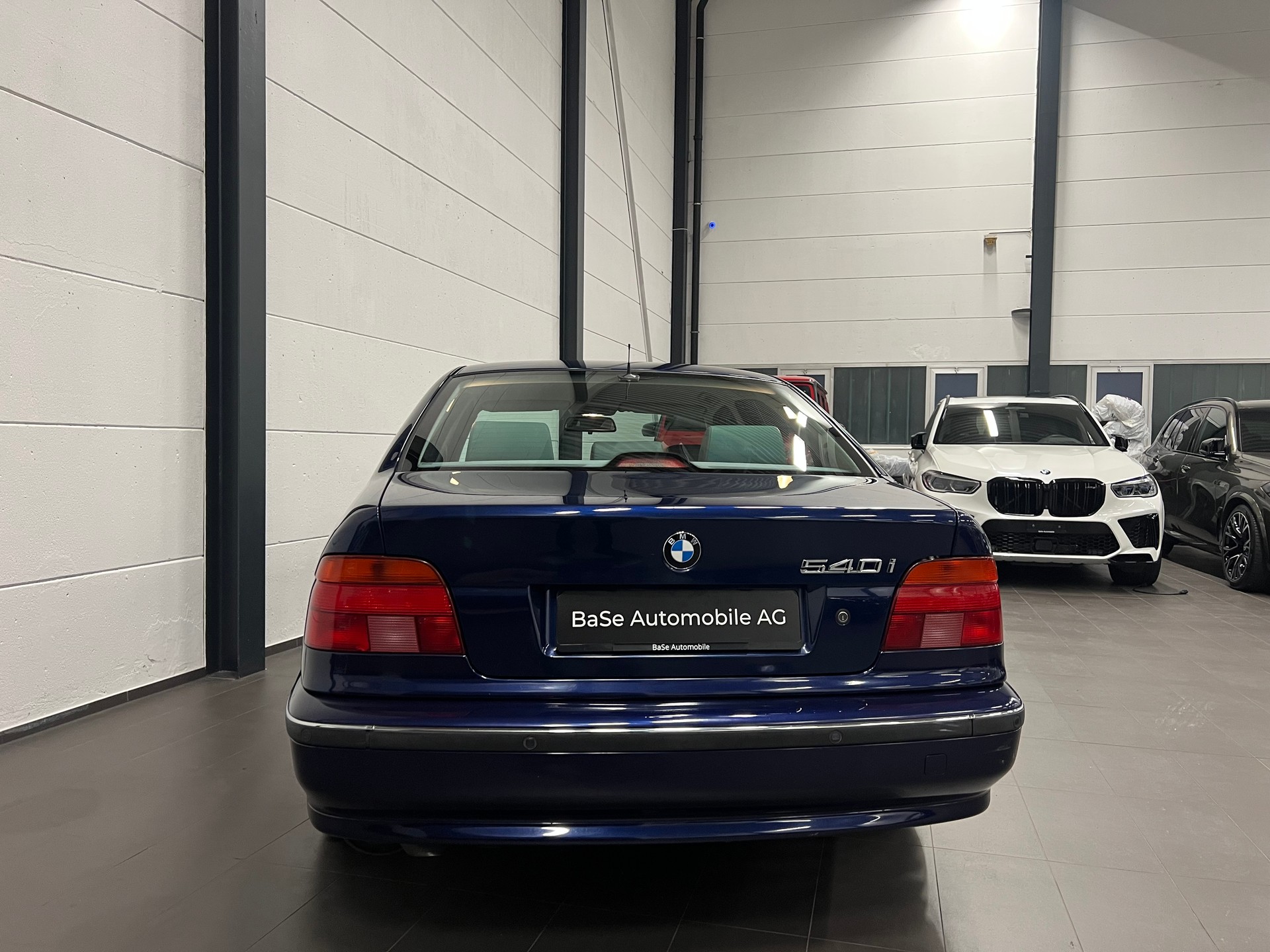 BMW 540i-image-13