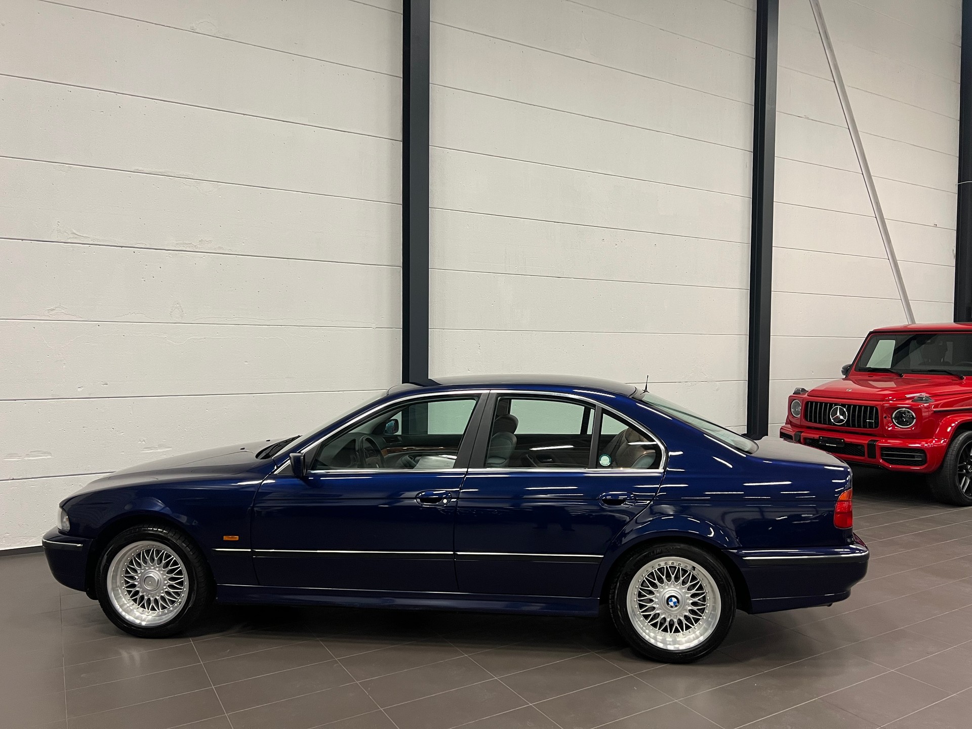 BMW 540i-image-12