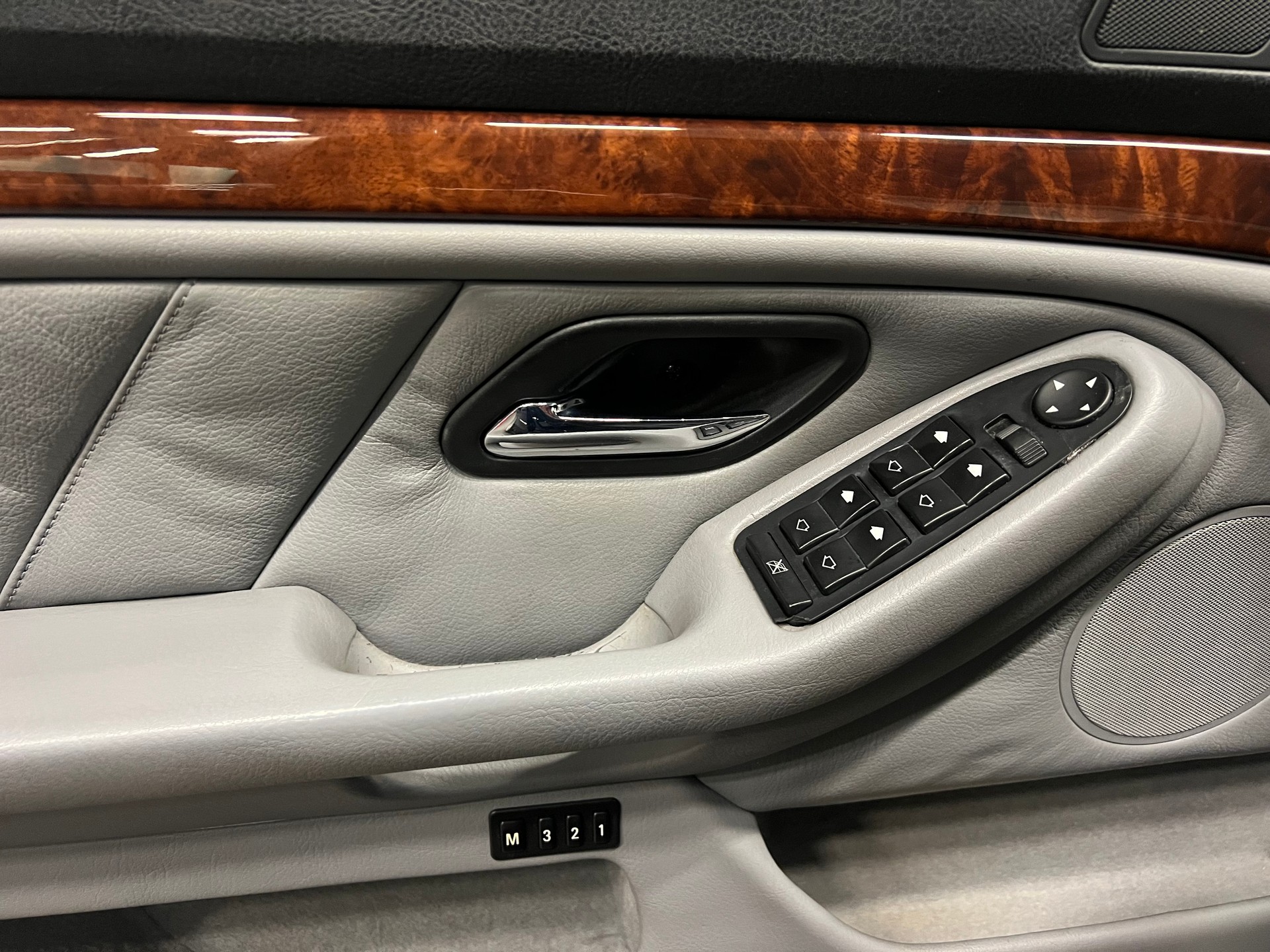 BMW 540i-image-29