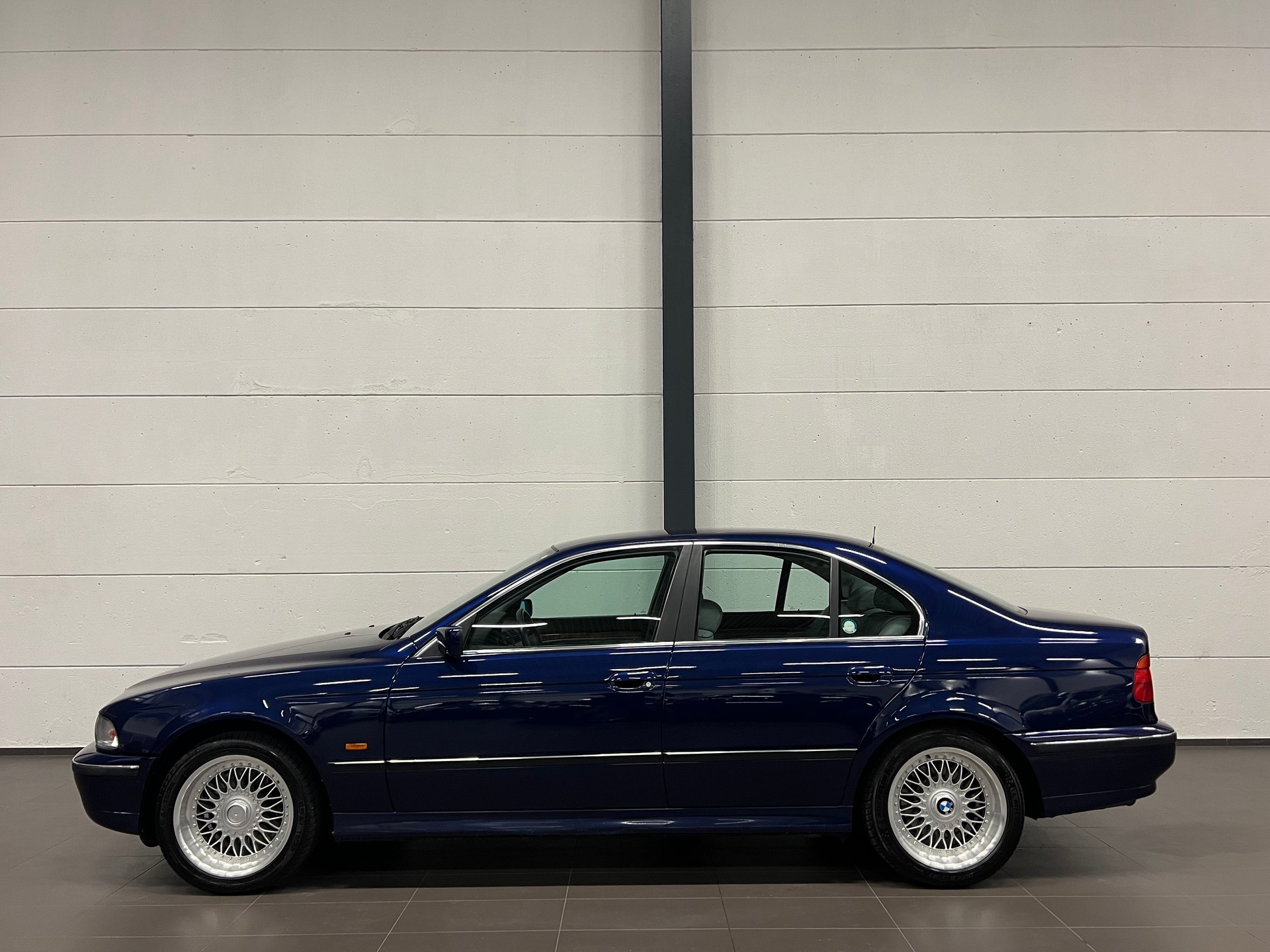 BMW 540i-image-8