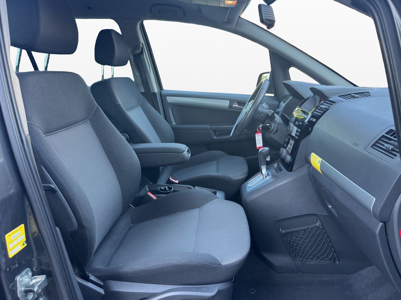OPEL Zafira 2.2i 16V Cosmo Automatic-image-14