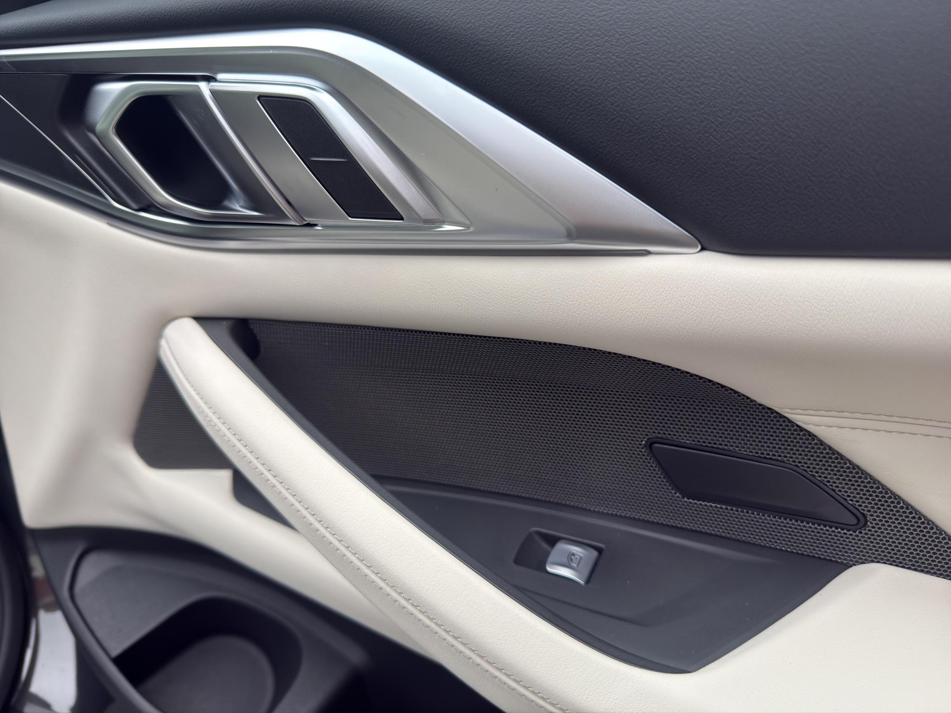 BMW 420i Cabrio M Sport Pro-image-20