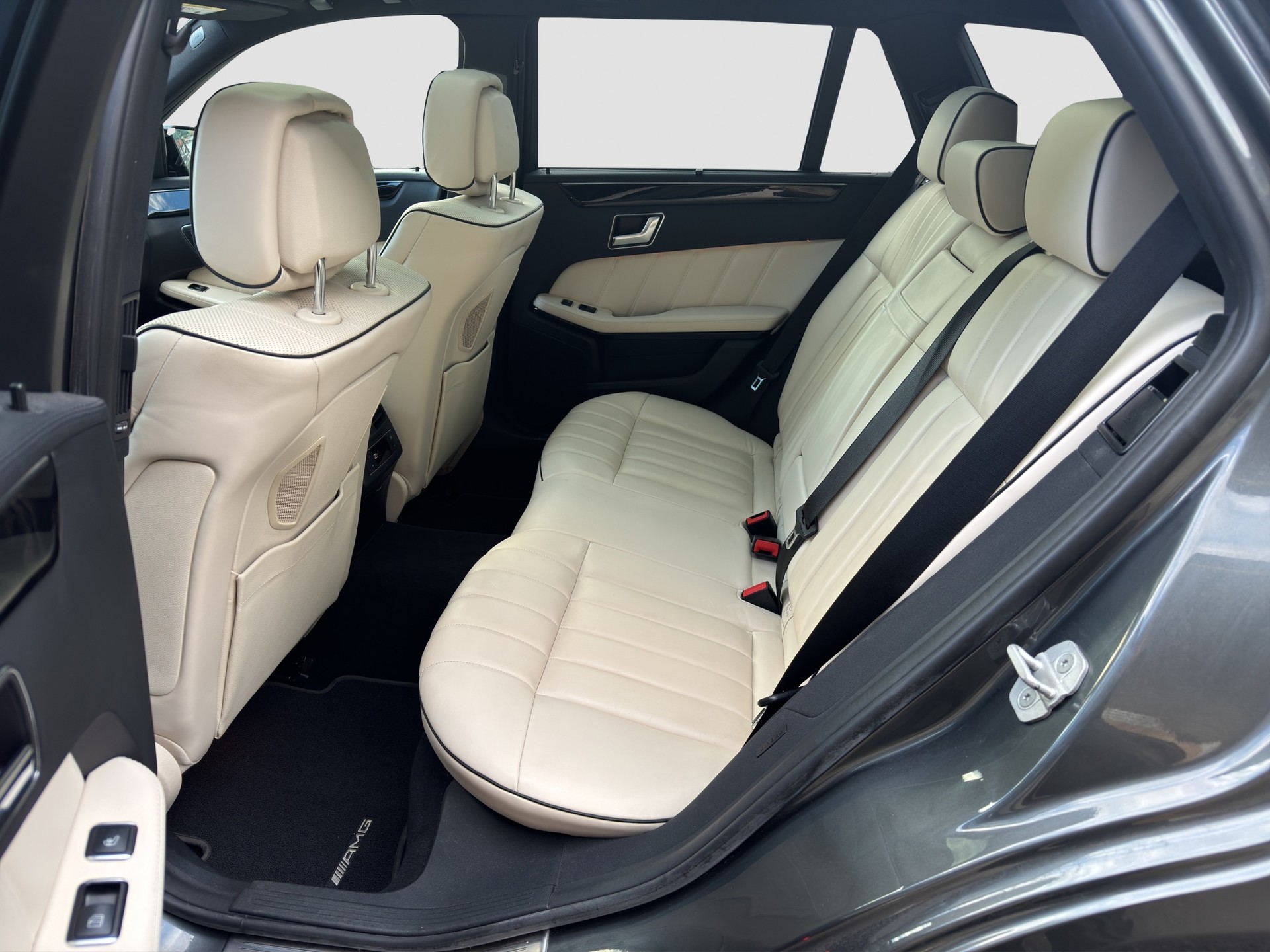 MERCEDES-BENZ E 500 Avantgarde 4Matic 7G-Tronic-image-11