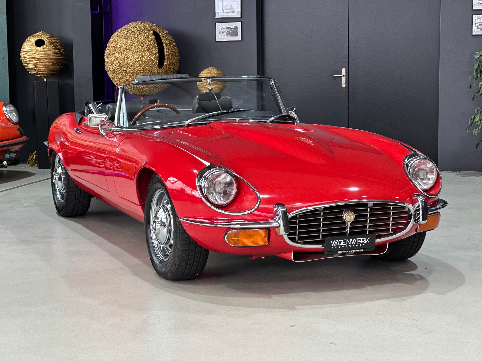 JAGUAR E TYPE V12-showroom-element-2