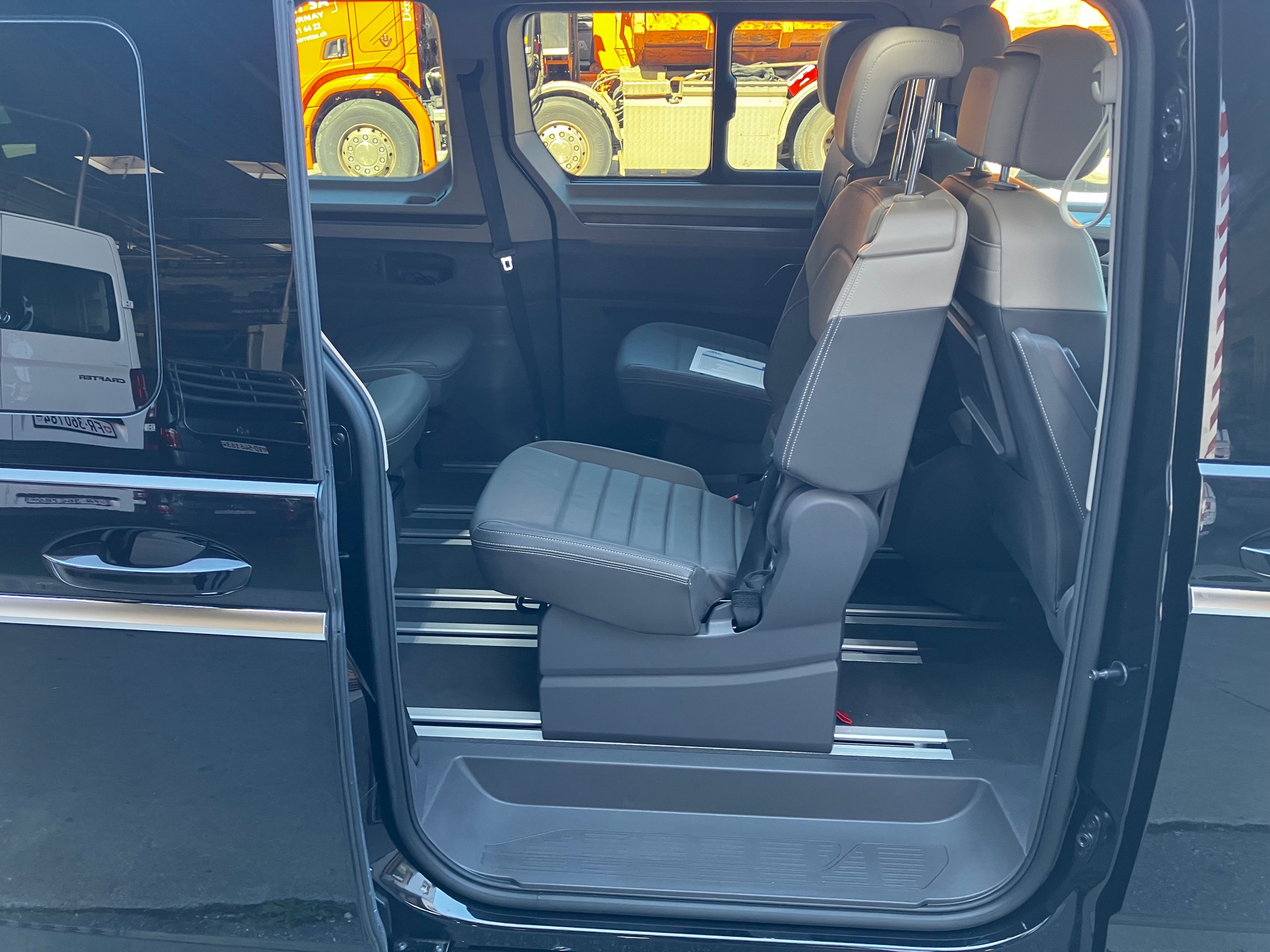 VW Multivan 2.0 TDI Style DSG-image-7