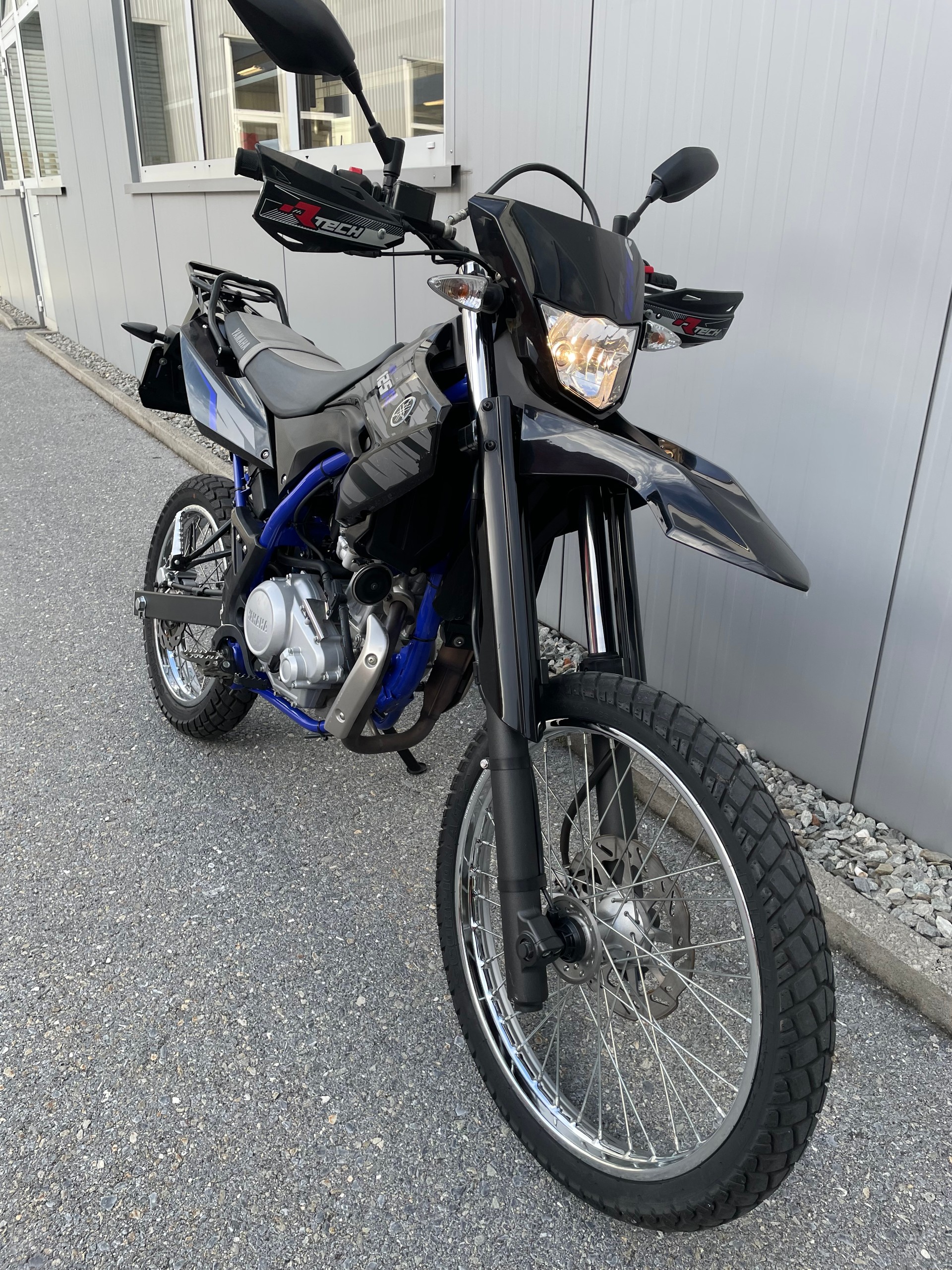 YAMAHA WR 125 R-showroom-element-2
