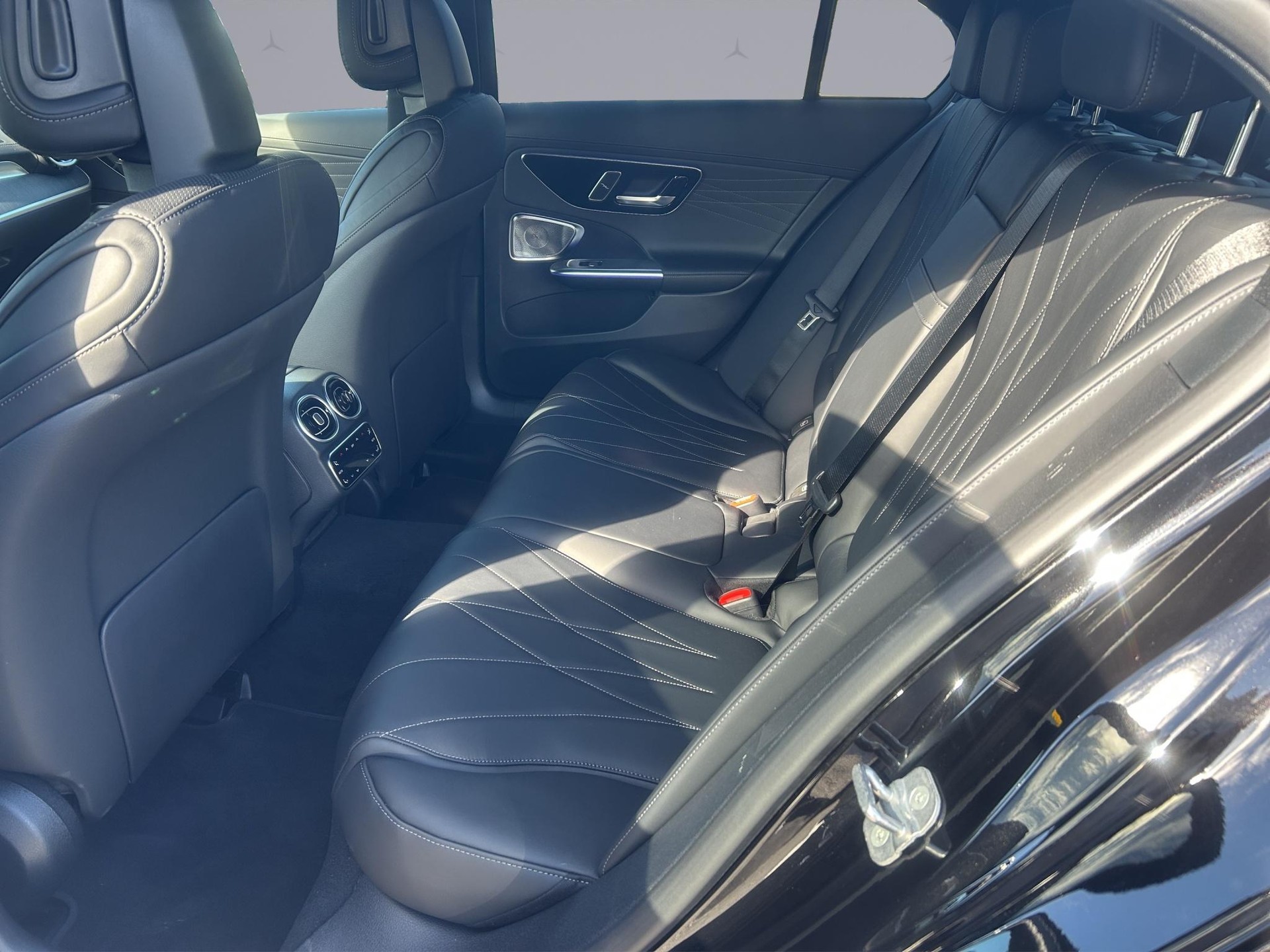 MERCEDES-BENZ C 300 AMG Line 4matic-image-9