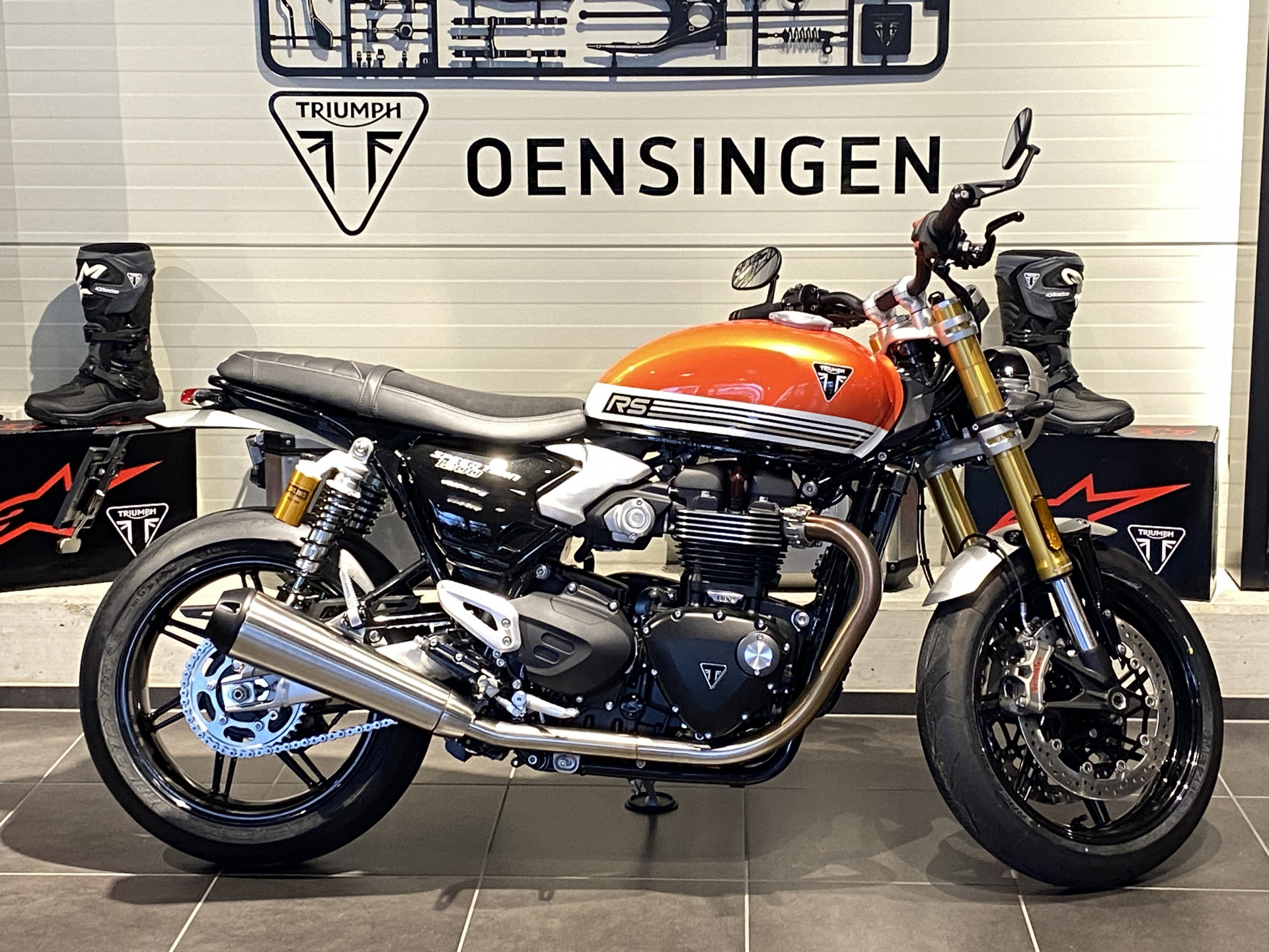 TRIUMPH Speed Twin 1200 RS-showroom-element-3