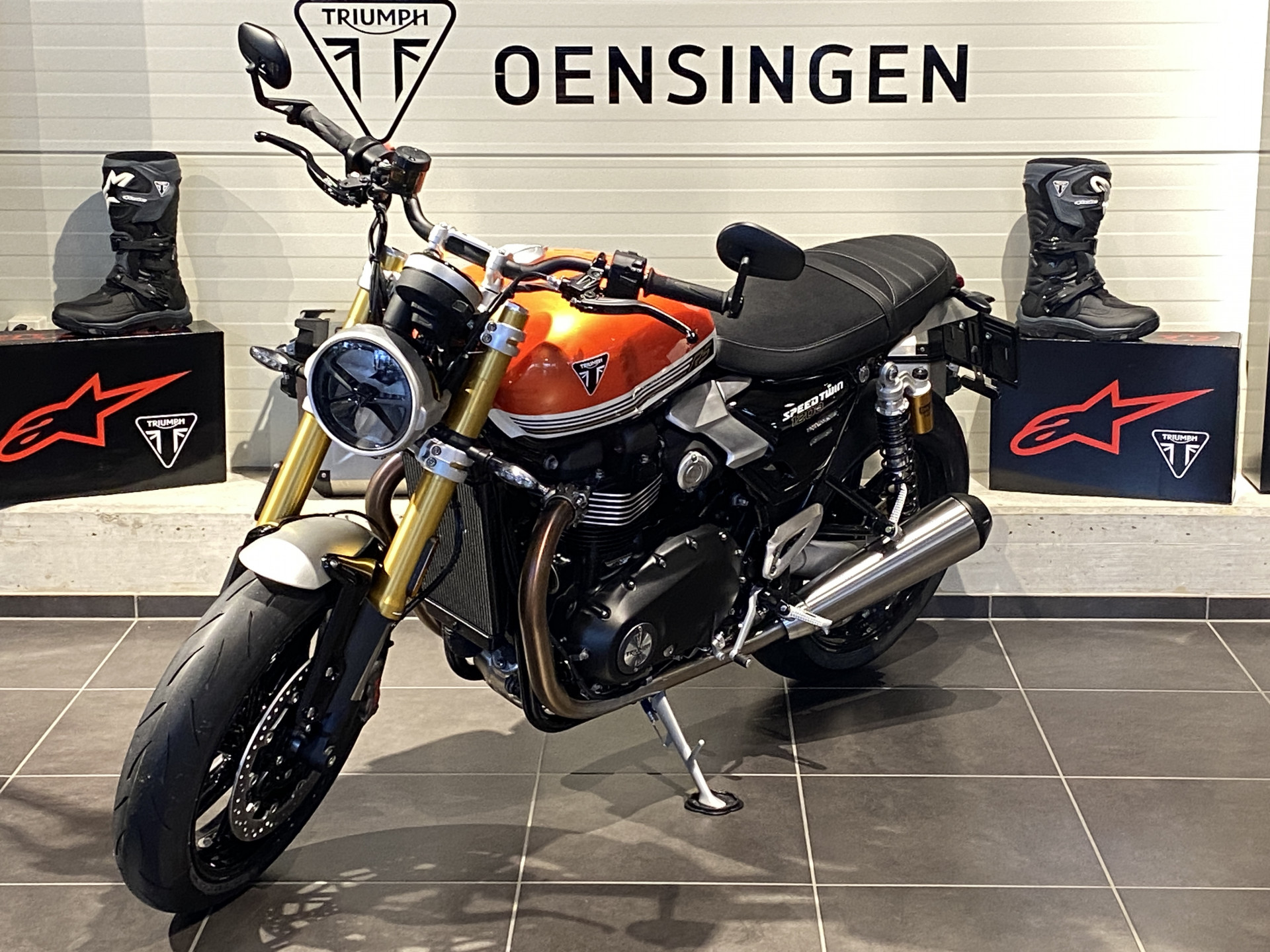 TRIUMPH Speed Twin 1200 RS-showroom-element-1