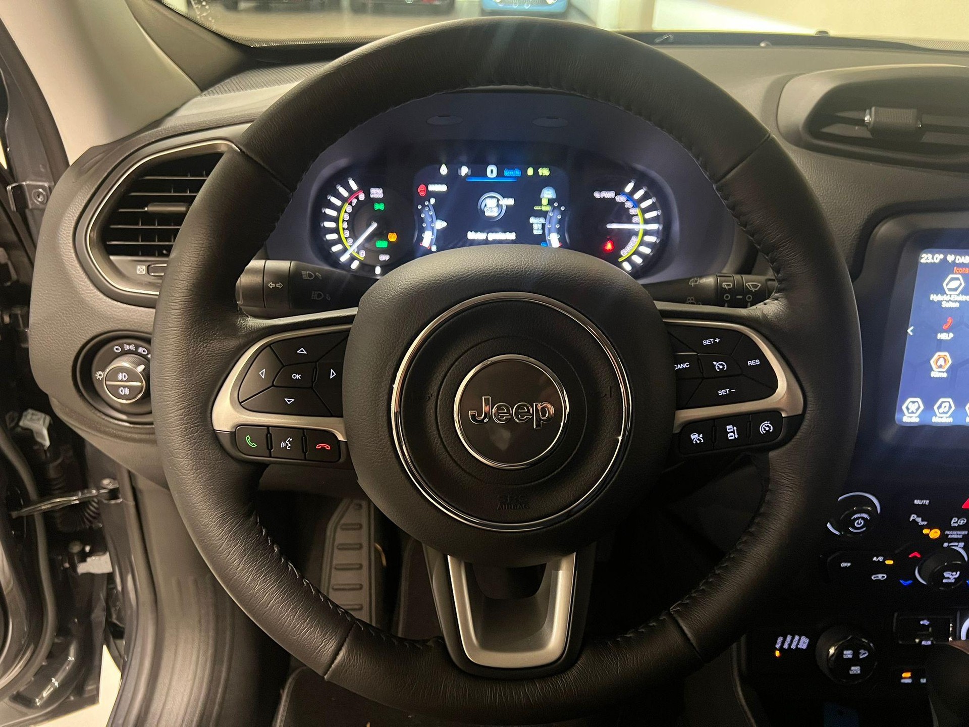 JEEP Renegade 1.3 Swiss Limited 4xe-image-4