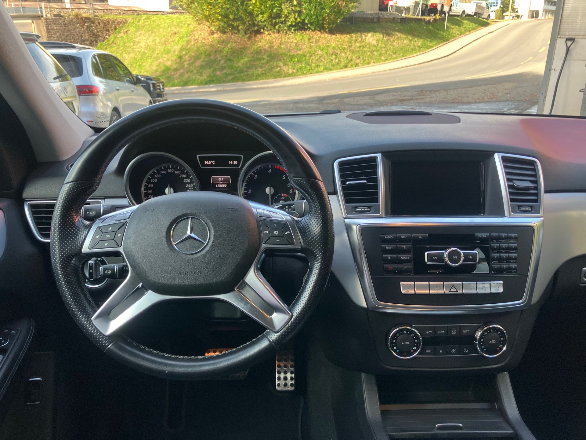 MERCEDES-BENZ ML 350 BlueTEC 4Matic AMG-Line-image-12