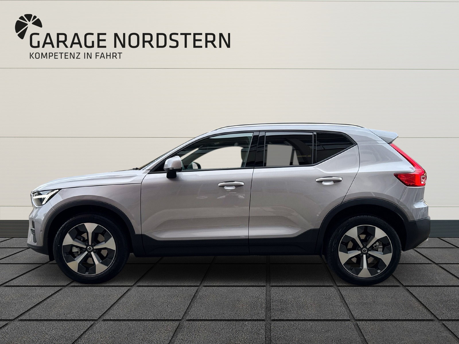 VOLVO XC40 2.0 B3 MH XCITE-image-1