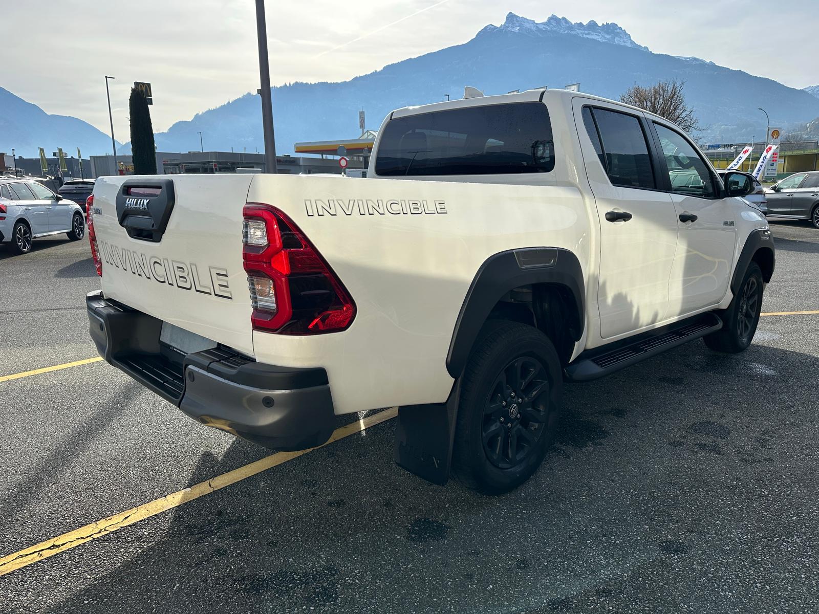 TOYOTA Hilux 2.8D-4D MHEV Invincible Double Cab 4x4 A-image-4