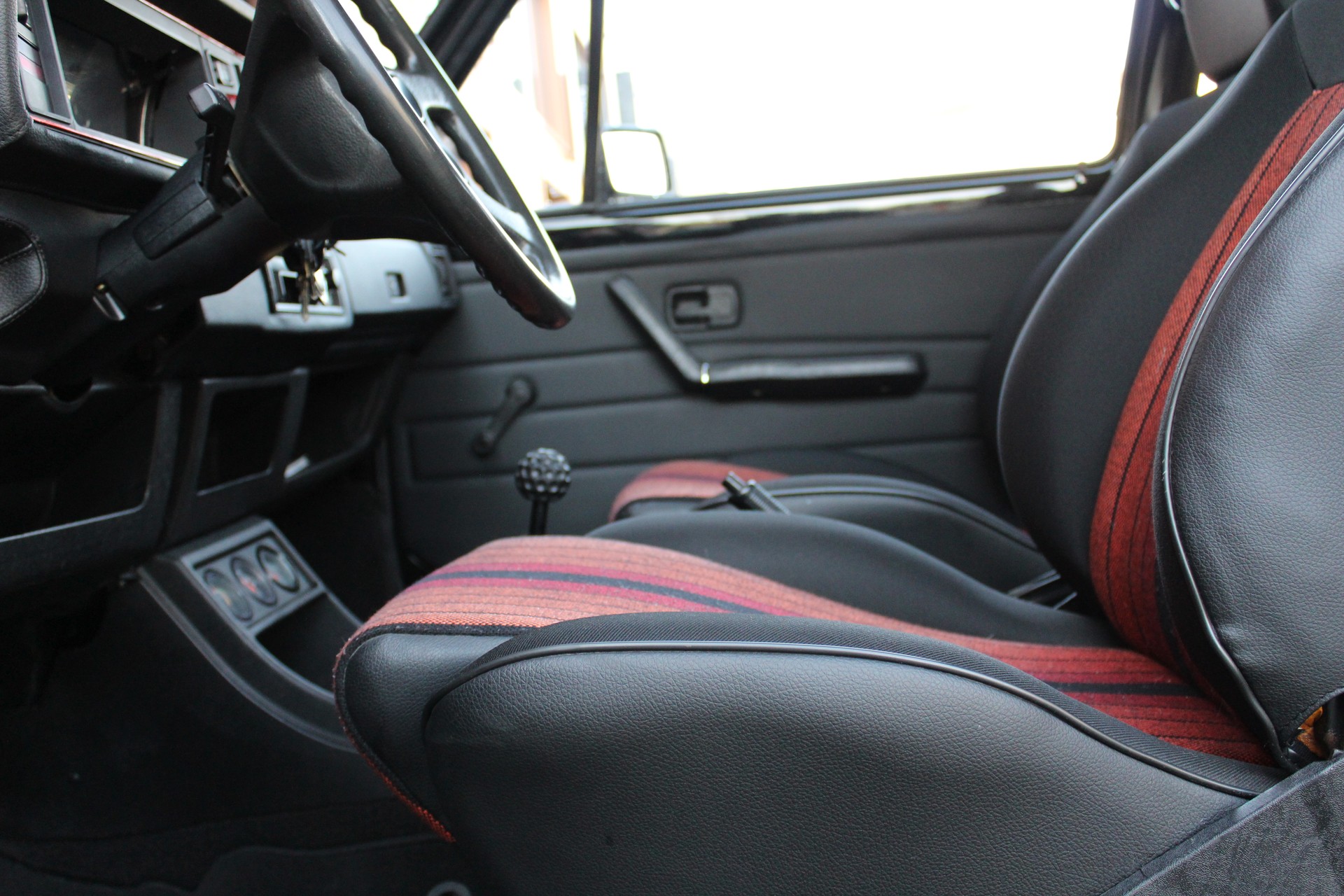 VW Golf 1800 GTI-image-12