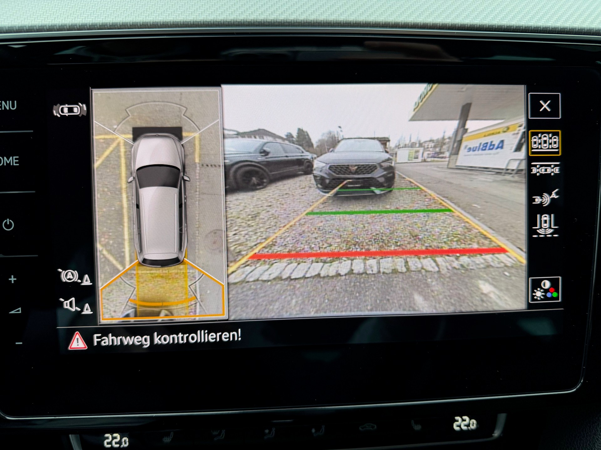 VW Passat Variant 2.0 TSI R-Line Edition 4Motion DSG-image-18