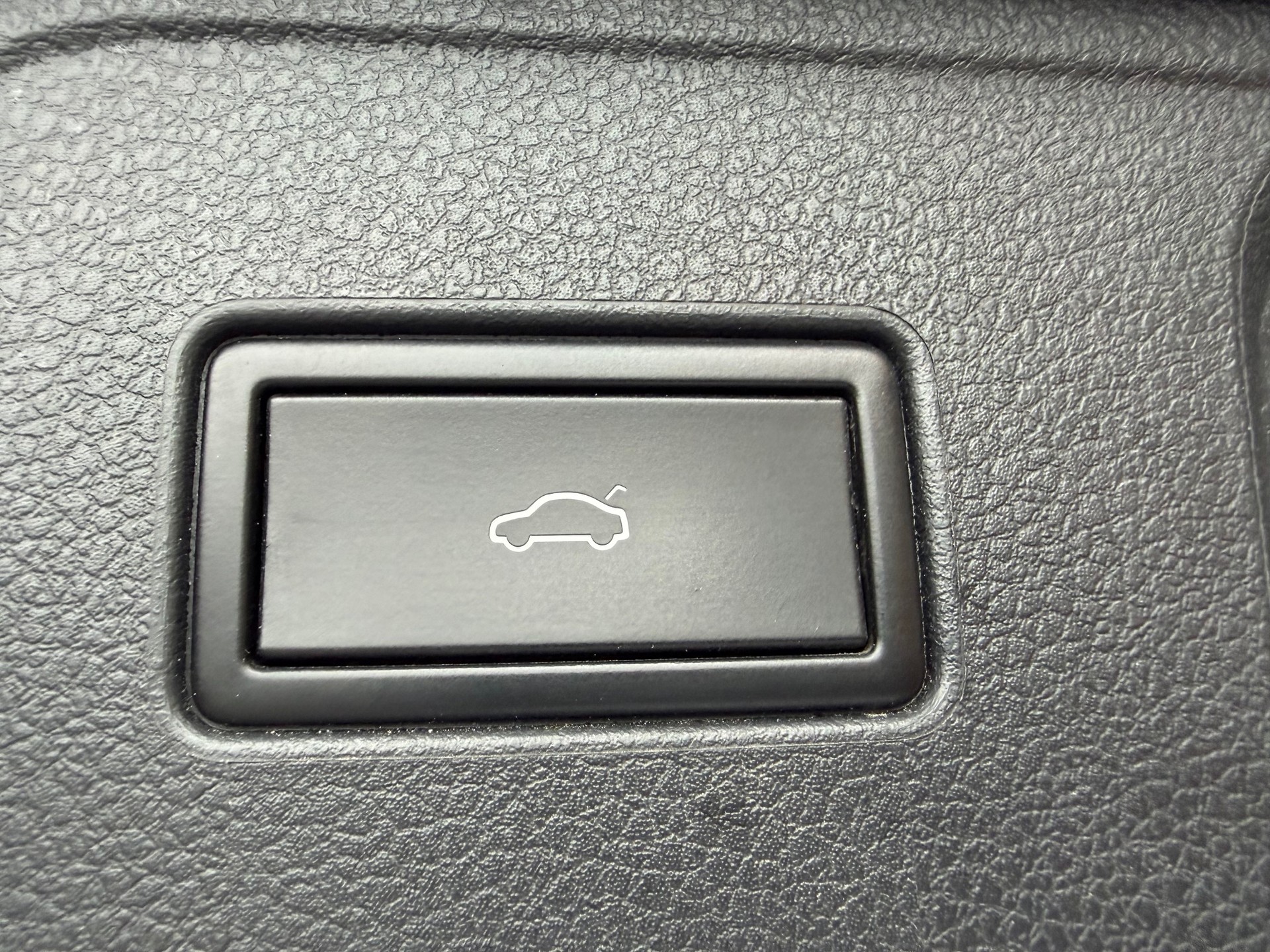 VW Passat Variant 2.0 TSI R-Line Edition 4Motion DSG-image-8