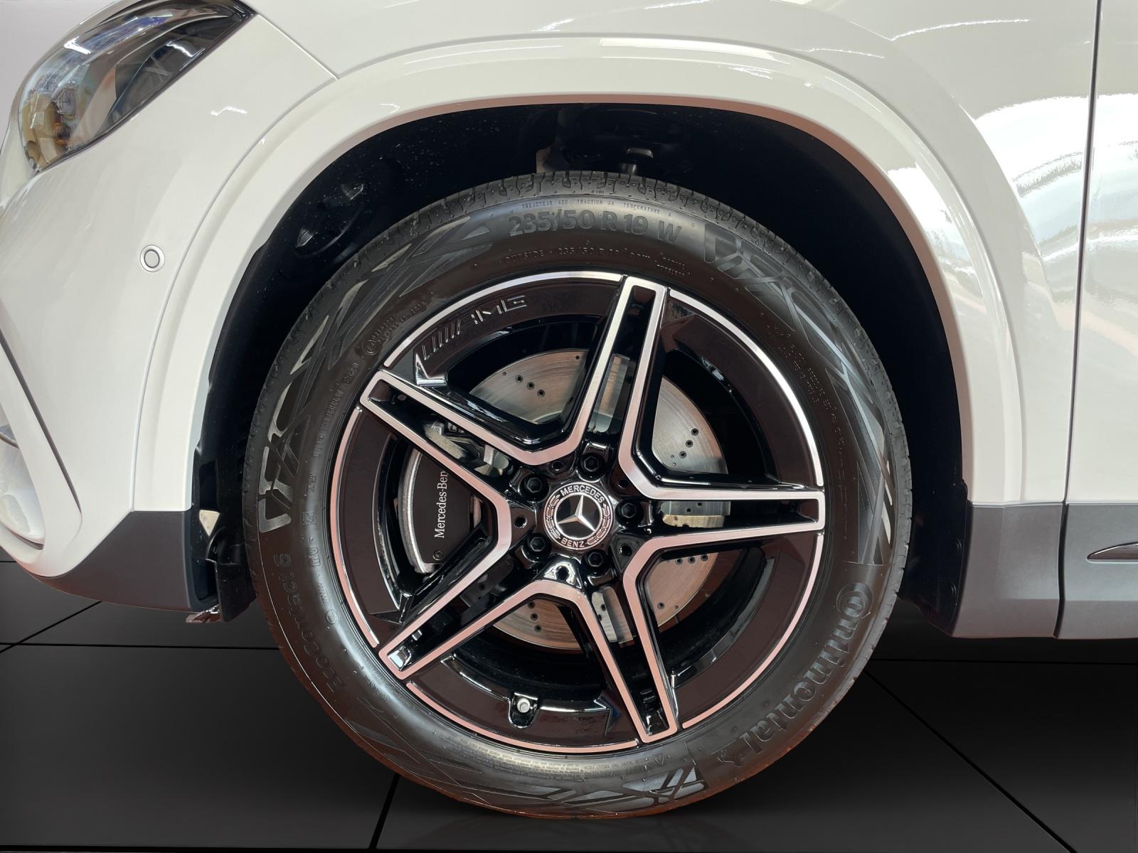 MERCEDES-BENZ GLA 250 4MATIC Swiss Star AMG Line-image-9