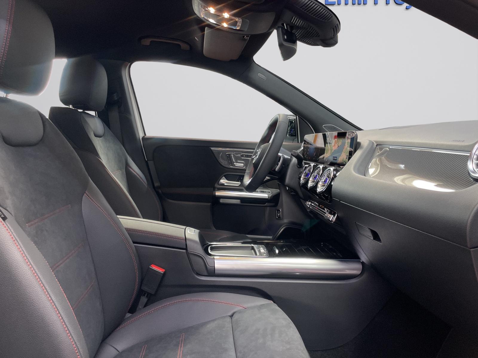 MERCEDES-BENZ GLA 250 4MATIC Swiss Star AMG Line-image-5