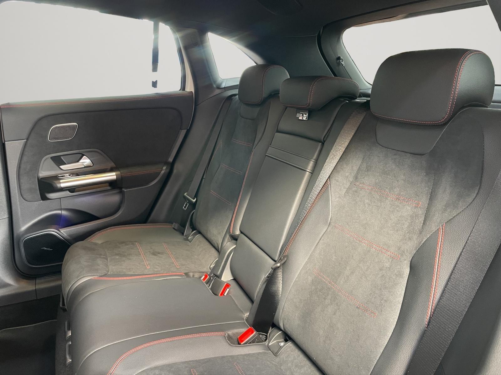MERCEDES-BENZ GLA 250 4MATIC Swiss Star AMG Line-image-7