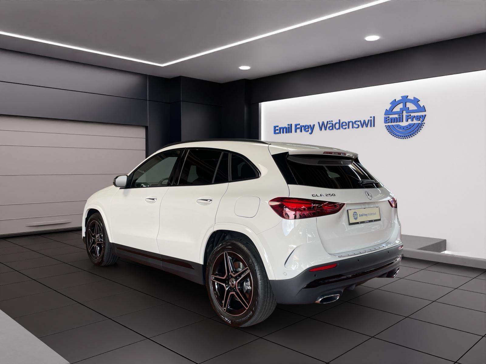 MERCEDES-BENZ GLA 250 4MATIC Swiss Star AMG Line-image-2