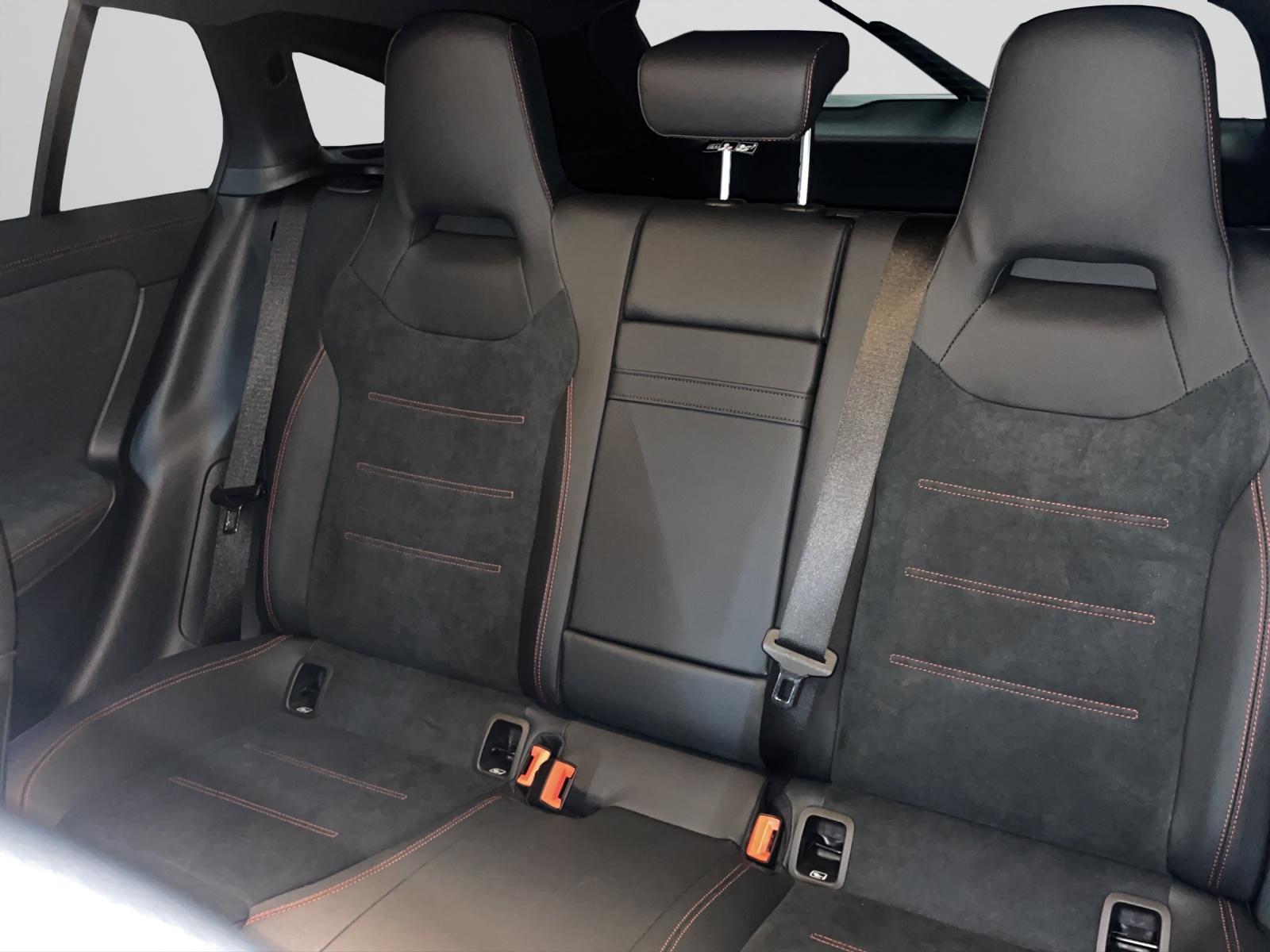 MERCEDES-BENZ CLA 200 Shooting Brake AMG Line-image-7