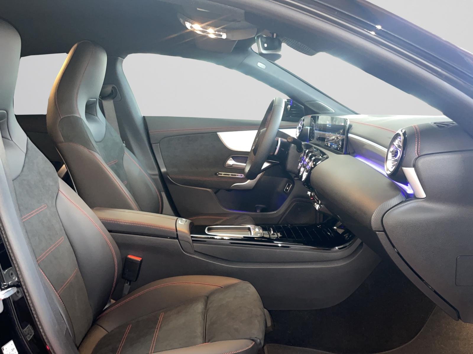 MERCEDES-BENZ CLA 200 Shooting Brake AMG Line-image-6