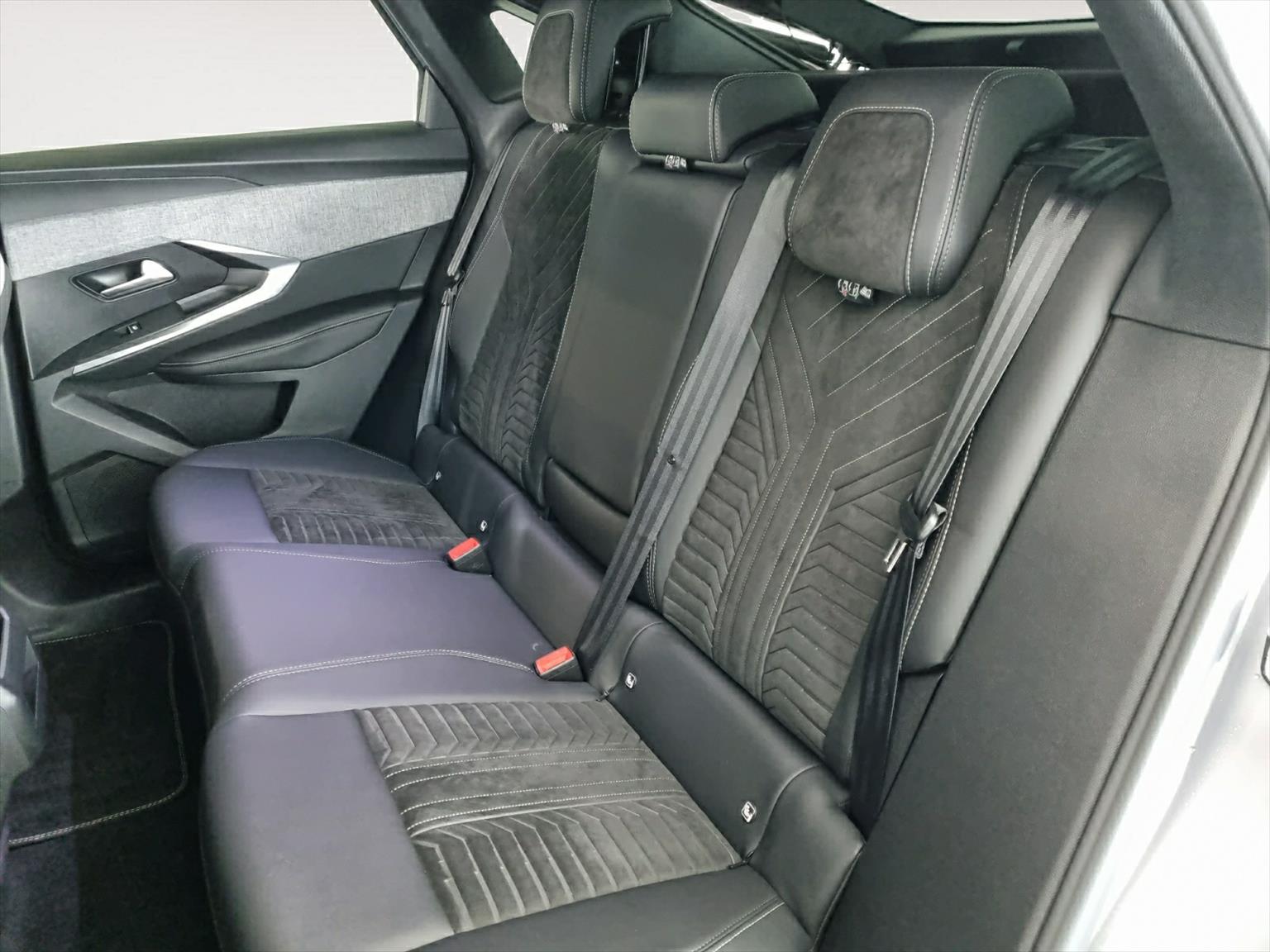 PEUGEOT 3008 73kWh GT-image-14