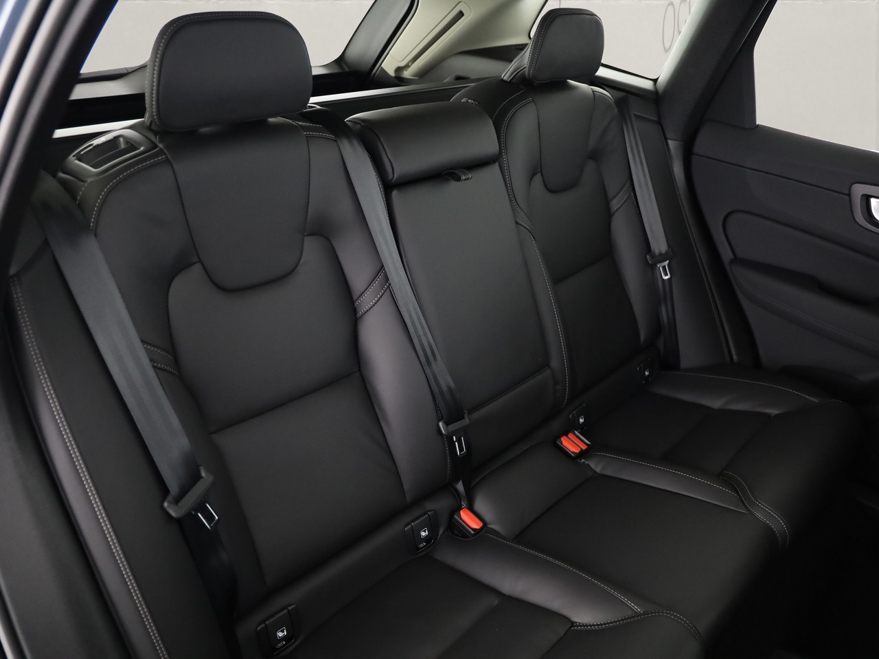 VOLVO XC60 2.0 T8 TE Ultra Dark eAWD-image-5