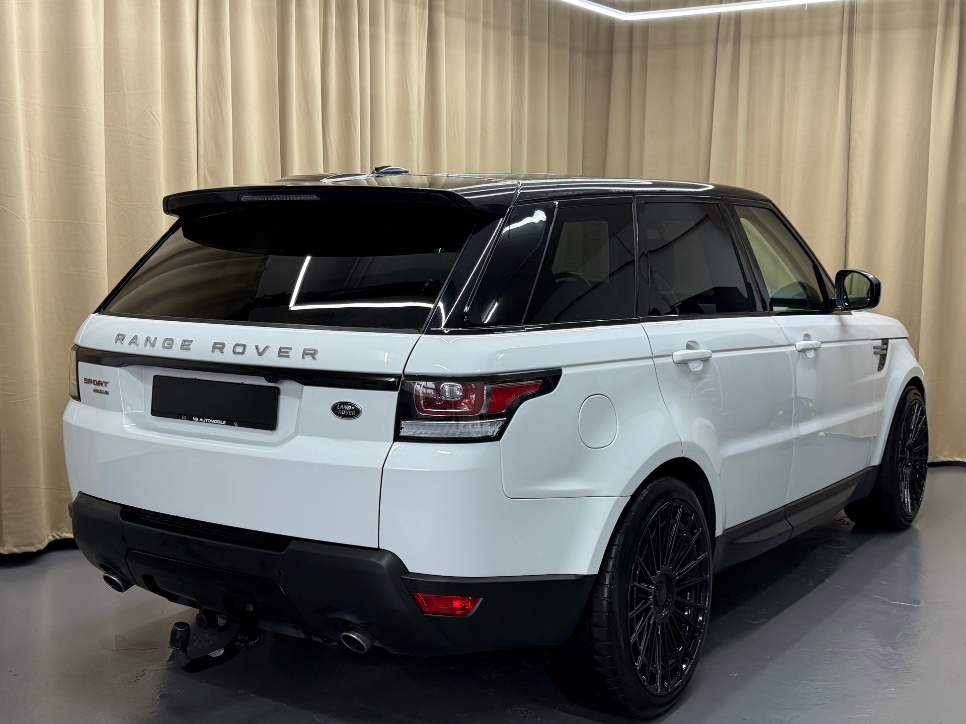 LAND ROVER Range Rover Sport 3.0 SDV6 HSE Dynamic Automatic-image-4