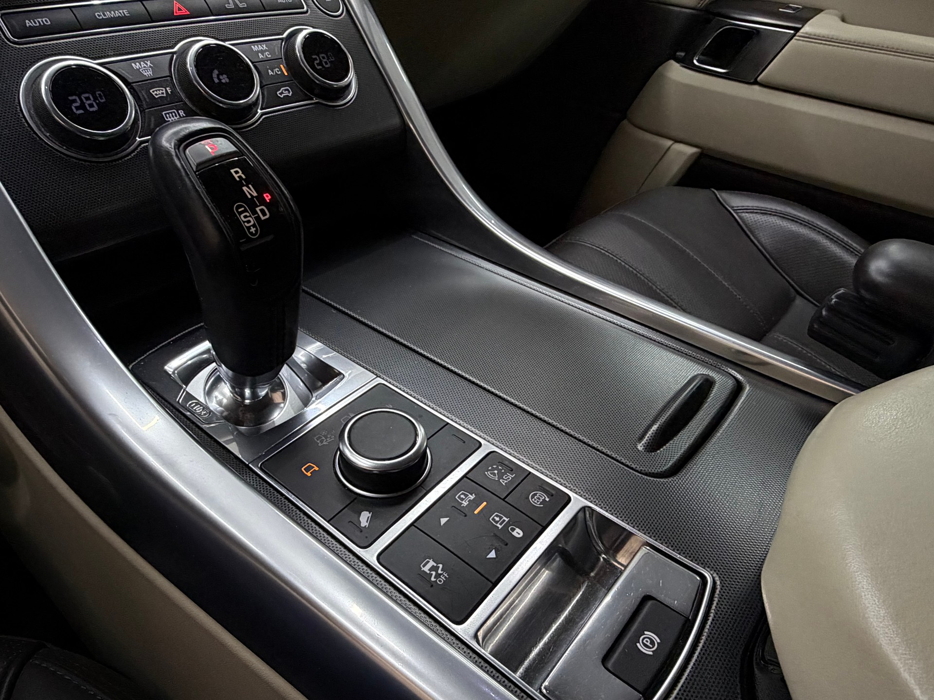 LAND ROVER Range Rover Sport 3.0 SDV6 HSE Dynamic Automatic-image-12
